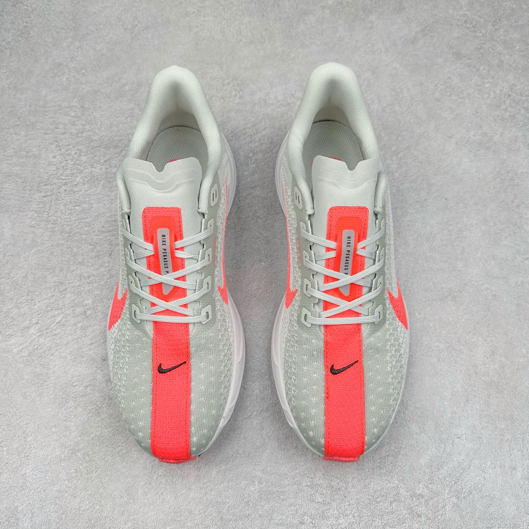 图片[2]-NK Zoom Pegasus Plus 超级飞马涡轮增压马拉松慢跑鞋 FQ7262-001 在设计上延续了原版鞋款的经典风格，向 Pegasus Turbo 致敬。鞋面采用 Flyknit 材质，巧妙地在不同区域实现紧密与松散的编织结合。标志性的尼龙中部条纹与原版 Turbo 设计呼应。原有的 Flywire 被内部毡织带替代。鞋领的衬垫和鞋跟支撑则为鞋面增添了完善的细节。与以往的 Turbo 型号采用双层泡沫不同，Pegasus Plus 使用了一体式 ZoomX 中底。鞋跟厚度为 35 毫米，前掌为 25 毫米，形成 10 毫米的落差，外底覆盖了大量橡胶，而 ZoomX 外露的部分也十分显眼。尺码：36 36.5 37.5 38 38.5 39 40 40.5 41 42 42.5 43 44 44.5 45-选品中心