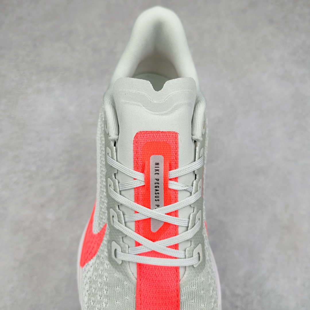 图片[5]-NK Zoom Pegasus Plus 超级飞马涡轮增压马拉松慢跑鞋 FQ7262-001 在设计上延续了原版鞋款的经典风格，向 Pegasus Turbo 致敬。鞋面采用 Flyknit 材质，巧妙地在不同区域实现紧密与松散的编织结合。标志性的尼龙中部条纹与原版 Turbo 设计呼应。原有的 Flywire 被内部毡织带替代。鞋领的衬垫和鞋跟支撑则为鞋面增添了完善的细节。与以往的 Turbo 型号采用双层泡沫不同，Pegasus Plus 使用了一体式 ZoomX 中底。鞋跟厚度为 35 毫米，前掌为 25 毫米，形成 10 毫米的落差，外底覆盖了大量橡胶，而 ZoomX 外露的部分也十分显眼。尺码：36 36.5 37.5 38 38.5 39 40 40.5 41 42 42.5 43 44 44.5 45-选品中心