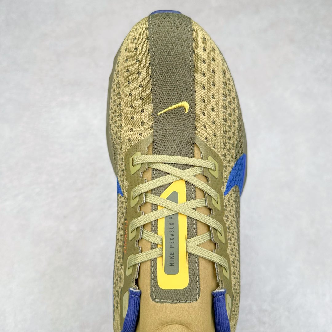 图片[4]-NK Zoom Pegasus Plus 超级飞马涡轮增压马拉松慢跑鞋 HQ3221-325 在设计上延续了原版鞋款的经典风格，向 Pegasus Turbo 致敬。鞋面采用 Flyknit 材质，巧妙地在不同区域实现紧密与松散的编织结合。标志性的尼龙中部条纹与原版 Turbo 设计呼应。原有的 Flywire 被内部毡织带替代。鞋领的衬垫和鞋跟支撑则为鞋面增添了完善的细节。与以往的 Turbo 型号采用双层泡沫不同，Pegasus Plus 使用了一体式 ZoomX 中底。鞋跟厚度为 35 毫米，前掌为 25 毫米，形成 10 毫米的落差，外底覆盖了大量橡胶，而 ZoomX 外露的部分也十分显眼。尺码：36 36.5 37.5 38 38.5 39 40 40.5 41 42 42.5 43 44 44.5 45-选品中心