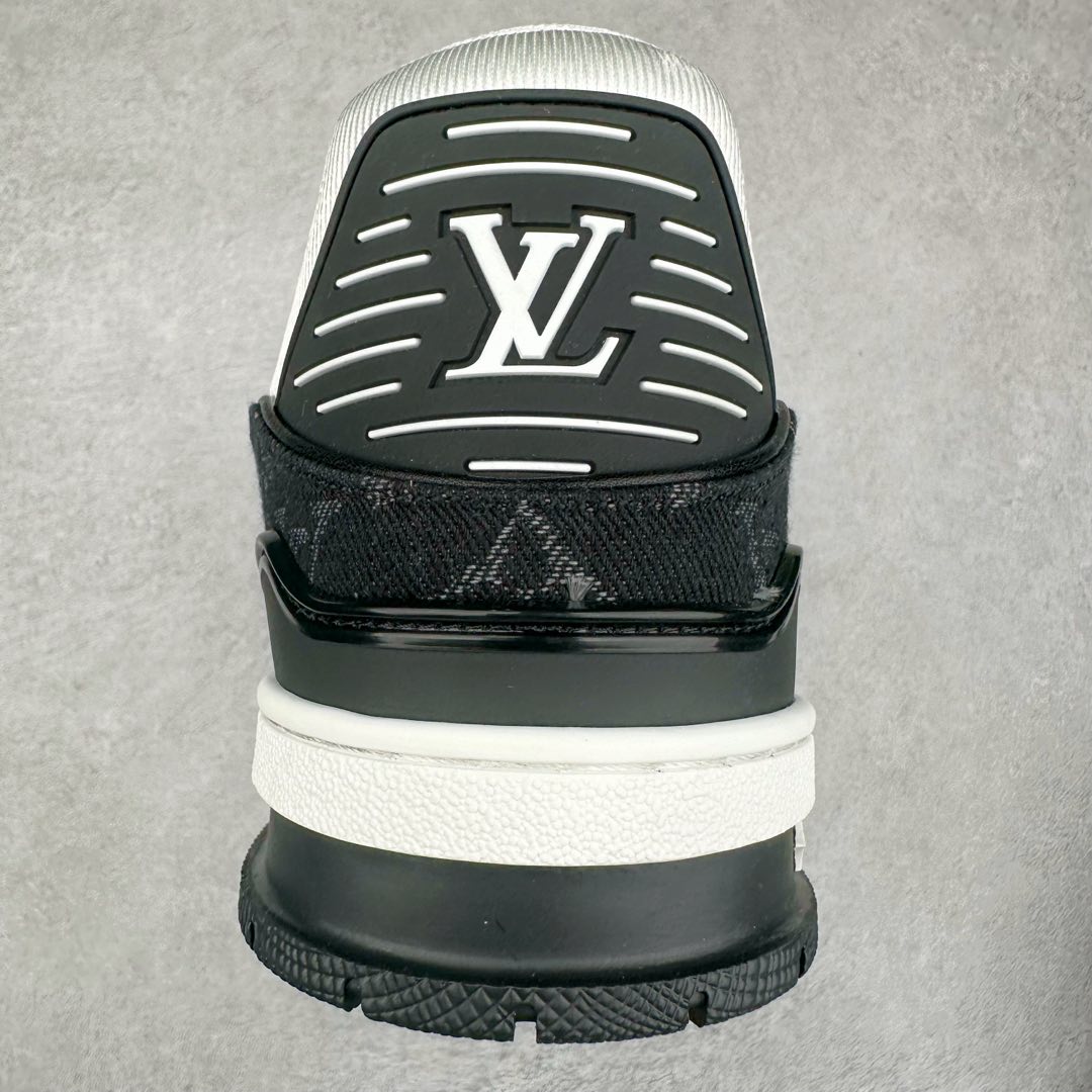 图片[8]-＃K1 Louis Vuitton Trainer lv时装走秀运动鞋 完美鞋型超高的清洁度 零毛边线头瑕疵 全套原楦原纸版原鞋开模 全网最具灵魂的版型 正确原装黄色鞋盒 正确中底印花 鞋面印花3D高频深度立体 全鞋电脑针车 紧密相连 针距密度一致 环保乳胶注塑鞋垫 厚度脚感还原原版 皮面裁剪部位 统一油边封口工艺 原装橡胶大底含胶量大底组合零偏差 专柜全套包装 防尘袋 说明书 质保卡 男女鞋 尺码：35 36 37 38 39 40 41 42 43 44 45-选品中心