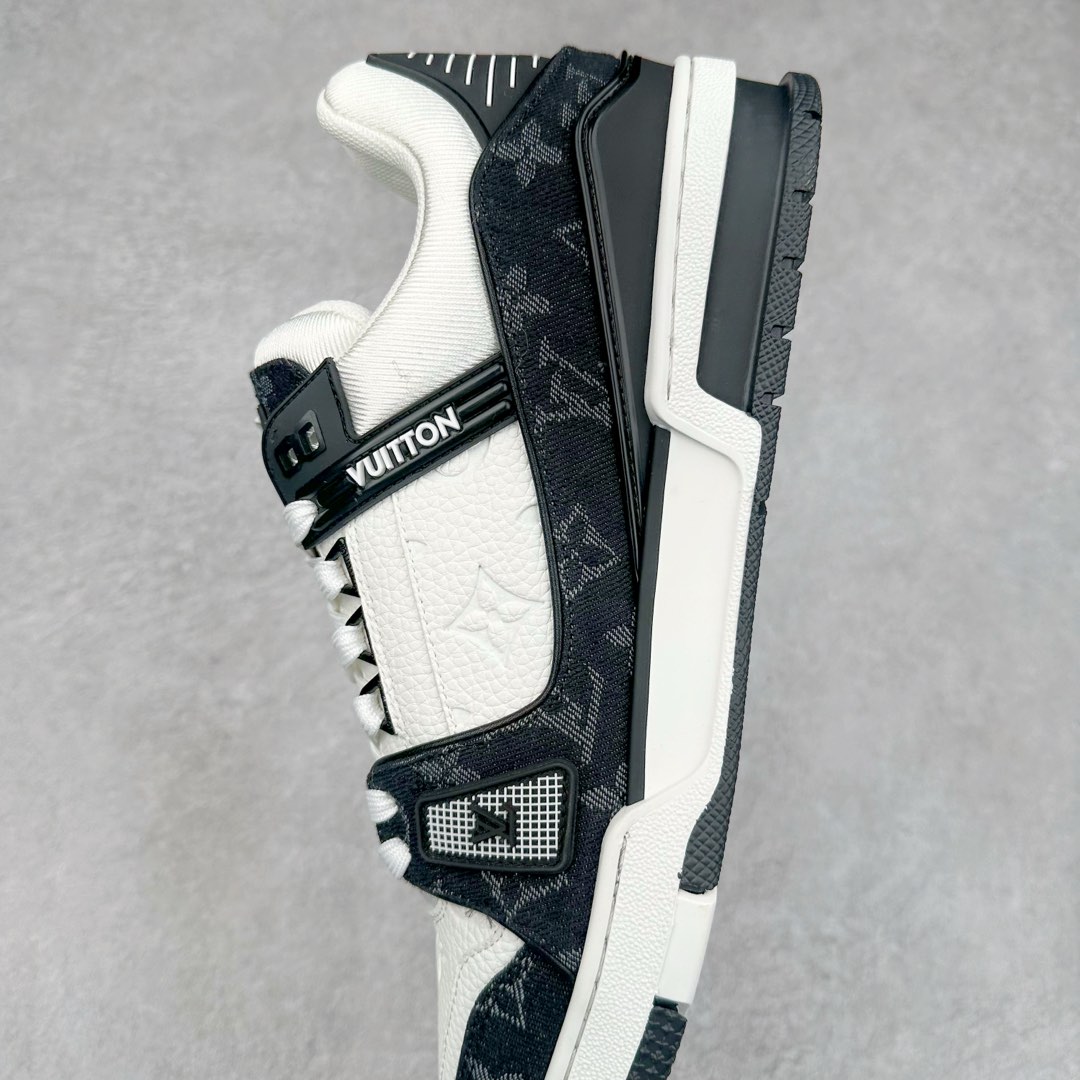 图片[7]-＃K1 Louis Vuitton Trainer lv时装走秀运动鞋 完美鞋型超高的清洁度 零毛边线头瑕疵 全套原楦原纸版原鞋开模 全网最具灵魂的版型 正确原装黄色鞋盒 正确中底印花 鞋面印花3D高频深度立体 全鞋电脑针车 紧密相连 针距密度一致 环保乳胶注塑鞋垫 厚度脚感还原原版 皮面裁剪部位 统一油边封口工艺 原装橡胶大底含胶量大底组合零偏差 专柜全套包装 防尘袋 说明书 质保卡 男女鞋 尺码：35 36 37 38 39 40 41 42 43 44 45-选品中心