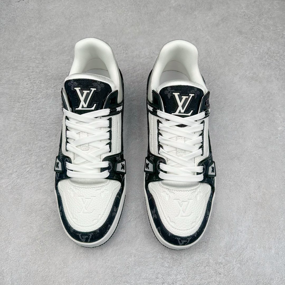 图片[2]-＃K1 Louis Vuitton Trainer lv时装走秀运动鞋 完美鞋型超高的清洁度 零毛边线头瑕疵 全套原楦原纸版原鞋开模 全网最具灵魂的版型 正确原装黄色鞋盒 正确中底印花 鞋面印花3D高频深度立体 全鞋电脑针车 紧密相连 针距密度一致 环保乳胶注塑鞋垫 厚度脚感还原原版 皮面裁剪部位 统一油边封口工艺 原装橡胶大底含胶量大底组合零偏差 专柜全套包装 防尘袋 说明书 质保卡 男女鞋 尺码：35 36 37 38 39 40 41 42 43 44 45-选品中心