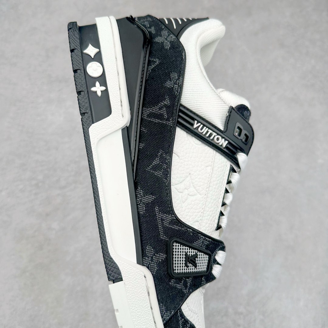 图片[6]-＃K1 Louis Vuitton Trainer lv时装走秀运动鞋 完美鞋型超高的清洁度 零毛边线头瑕疵 全套原楦原纸版原鞋开模 全网最具灵魂的版型 正确原装黄色鞋盒 正确中底印花 鞋面印花3D高频深度立体 全鞋电脑针车 紧密相连 针距密度一致 环保乳胶注塑鞋垫 厚度脚感还原原版 皮面裁剪部位 统一油边封口工艺 原装橡胶大底含胶量大底组合零偏差 专柜全套包装 防尘袋 说明书 质保卡 男女鞋 尺码：35 36 37 38 39 40 41 42 43 44 45-选品中心