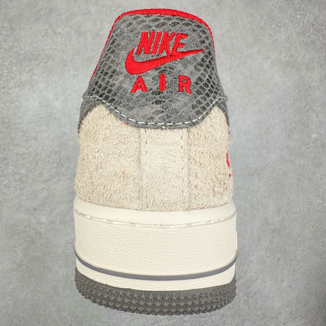 图片[8]-NK Air Force 1´07 Low 空军一号低帮百搭休闲运动板鞋 DM6688-010 柔软、弹性十足的缓震性能和出色的中底设计 横跨复古与现代的外型结合 造就出风靡全球 三十多年的Force 1 直到今天还深受青睐 尺码：36 36.5 37.5 38 38.5 39 40 40.5 41 42 42.5 43 44 44.5 45-选品中心