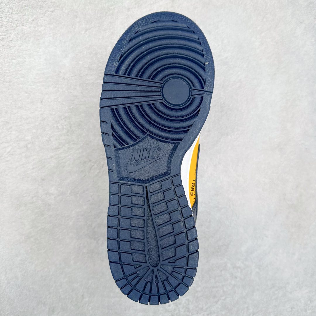 图片[9]-＃纯原福利 Off-White™ x NK Dunk Low OW联名 三色 Pnme Asia贝利原厂皮料加持 全套原楦原模倾力打造完美版型 独家原厂航空铝磨具打磨大底 鞋头坡度75° 极致还原 无解鞋型 原盒原装配套 圈内天花板工艺 原厂冲刀 超高清洁度 全鞋零毛边皮料切割 采用原厂百宏鞋带以及原厂百宏织唛舌标 鞋带孔收紧绳长度 足以区分市面口嗨版本 原厂油墨 色泽亮度 高频效果一致 原厂拉帮工艺 针距密度一致 一针一线自然拉伸不弯曲 青岛定制原装标几率过验 尺码：36 36.5 37.5 38 38.5 39 40 40.5 41 42 42.5 43 44 44.5 45 46 47.5-选品中心