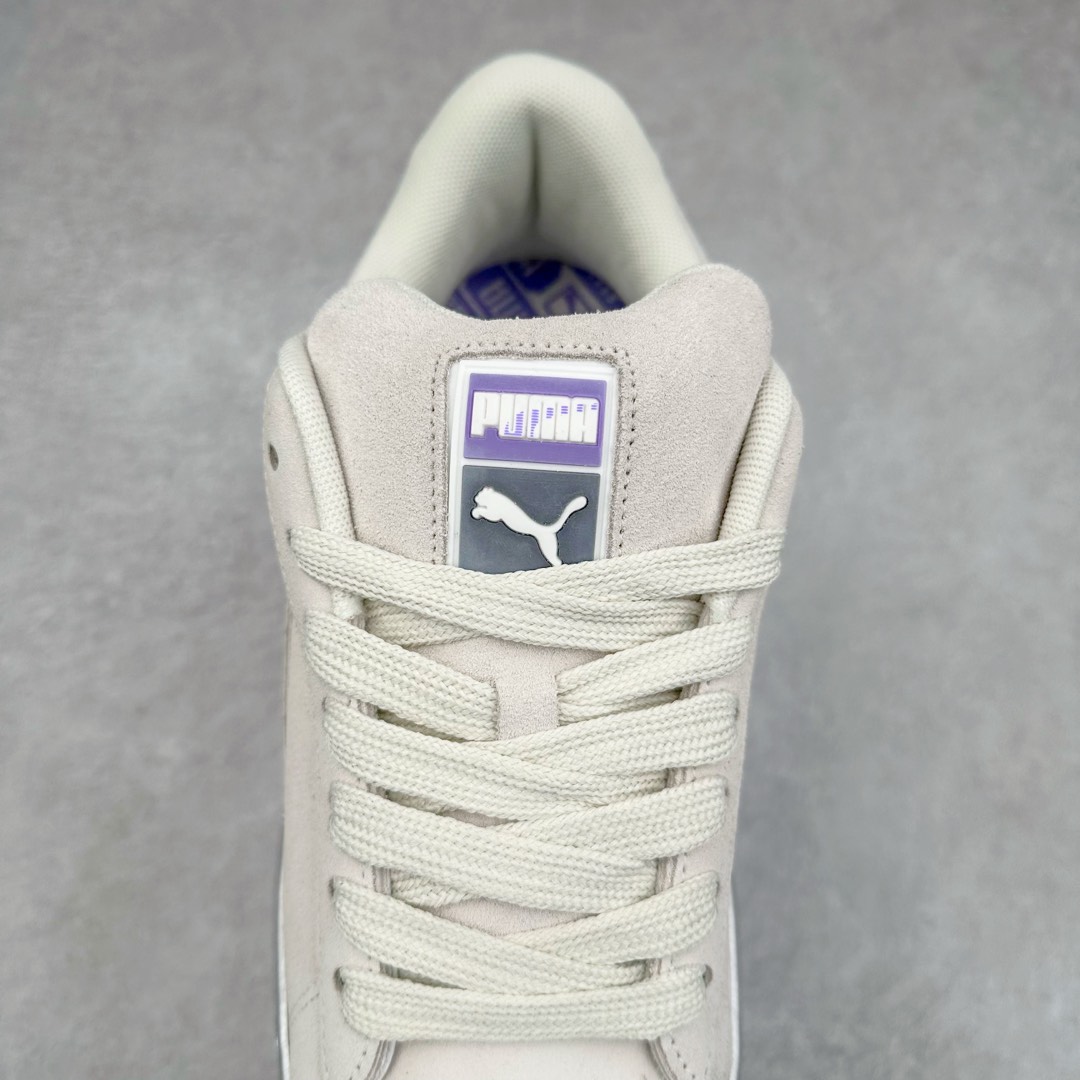 图片[5]-PUMA SUEDE XL 彪马新款面包鞋男女同款复古休闲板鞋 赠送一双鞋带 鞋身通体采用细腻的麂皮材质 厚实柔软 质感出众 鞋侧保留PUMA标志性跑道图案 侧面与后跟点缀金属色PUMA LOGO 兼具辨识度与细节感 加厚鞋垫、饱满鞋舌 搭配加宽扁形鞋带 使得穿着感更加贴合与舒适 值得一提的是 本季SUEDE XL鞋款以黑色、红色及蓝色最为瞩目 经典黑的配色 在低调之余可轻松驾驭任何潮流风格造型 而高饱和度的配色 则是当之无愧的早春出街利器。货号： 395205 尺码：36 37 37.5 38 38.5 39 40 40.5 41 42 42.5 43 44 45-选品中心