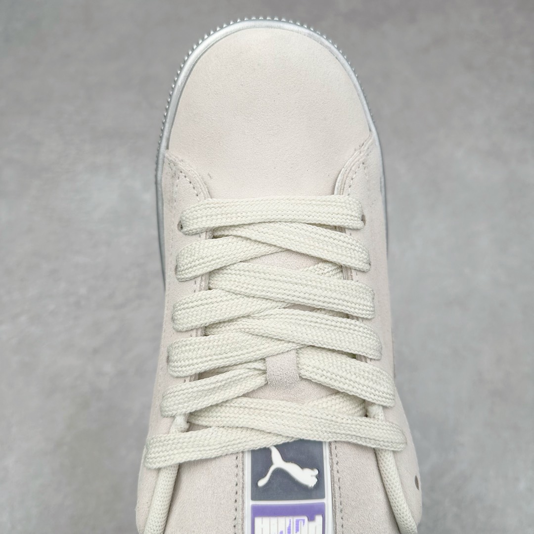 图片[4]-PUMA SUEDE XL 彪马新款面包鞋男女同款复古休闲板鞋 赠送一双鞋带 鞋身通体采用细腻的麂皮材质 厚实柔软 质感出众 鞋侧保留PUMA标志性跑道图案 侧面与后跟点缀金属色PUMA LOGO 兼具辨识度与细节感 加厚鞋垫、饱满鞋舌 搭配加宽扁形鞋带 使得穿着感更加贴合与舒适 值得一提的是 本季SUEDE XL鞋款以黑色、红色及蓝色最为瞩目 经典黑的配色 在低调之余可轻松驾驭任何潮流风格造型 而高饱和度的配色 则是当之无愧的早春出街利器。货号： 395205 尺码：36 37 37.5 38 38.5 39 40 40.5 41 42 42.5 43 44 45-选品中心