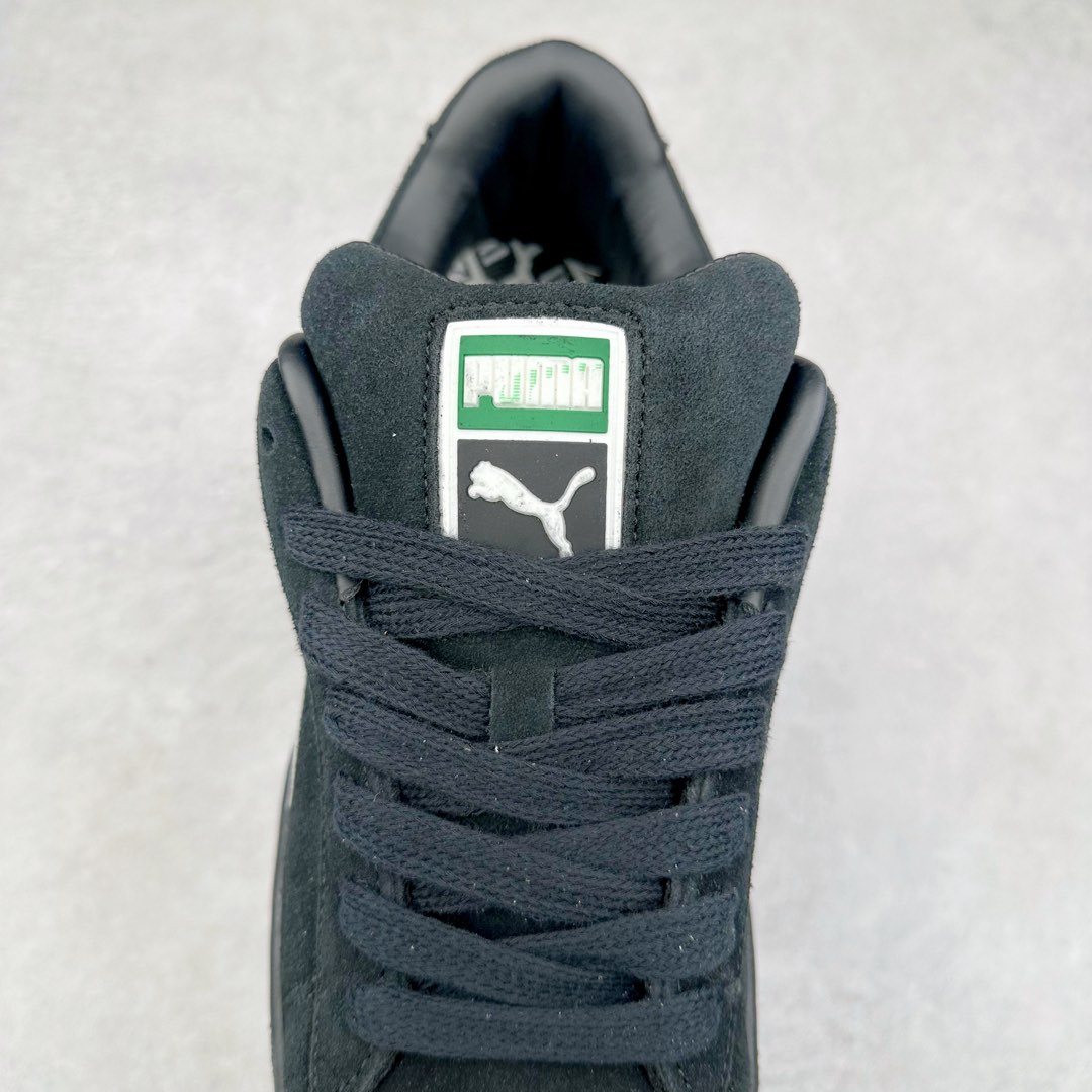 图片[5]-PUMA SUEDE XL 彪马新款面包鞋男女同款复古休闲板鞋 赠送一双鞋带 鞋身通体采用细腻的麂皮材质 厚实柔软 质感出众 鞋侧保留PUMA标志性跑道图案 侧面与后跟点缀金属色PUMA LOGO 兼具辨识度与细节感 加厚鞋垫、饱满鞋舌 搭配加宽扁形鞋带 使得穿着感更加贴合与舒适 值得一提的是 本季SUEDE XL鞋款以黑色、红色及蓝色最为瞩目 经典黑的配色 在低调之余可轻松驾驭任何潮流风格造型 而高饱和度的配色 则是当之无愧的早春出街利器。货号： 395205 尺码：36 37 37.5 38 38.5 39 40 40.5 41 42 42.5 43 44 45-选品中心