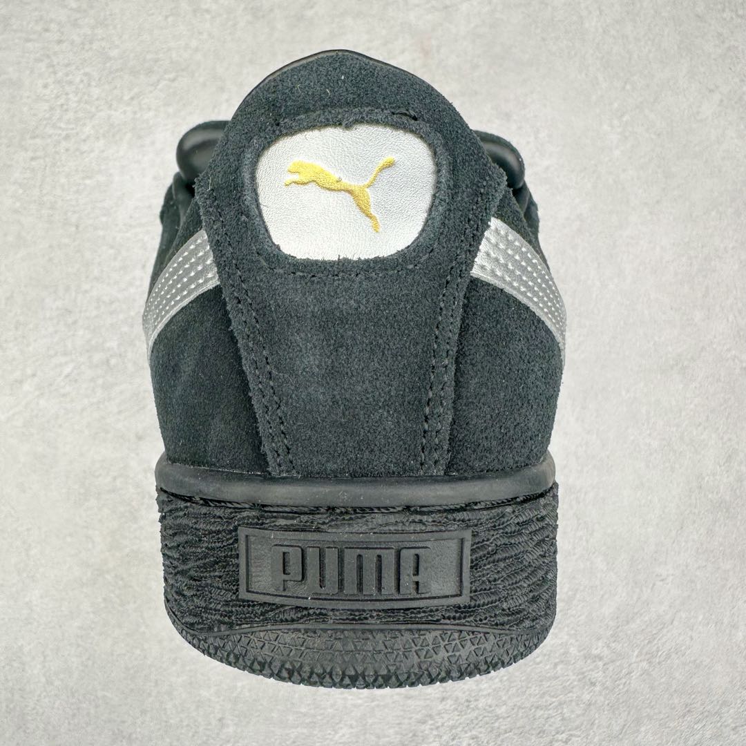 图片[8]-PUMA SUEDE XL 彪马新款面包鞋男女同款复古休闲板鞋 赠送一双鞋带 鞋身通体采用细腻的麂皮材质 厚实柔软 质感出众 鞋侧保留PUMA标志性跑道图案 侧面与后跟点缀金属色PUMA LOGO 兼具辨识度与细节感 加厚鞋垫、饱满鞋舌 搭配加宽扁形鞋带 使得穿着感更加贴合与舒适 值得一提的是 本季SUEDE XL鞋款以黑色、红色及蓝色最为瞩目 经典黑的配色 在低调之余可轻松驾驭任何潮流风格造型 而高饱和度的配色 则是当之无愧的早春出街利器。货号： 395205 尺码：36 37 37.5 38 38.5 39 40 40.5 41 42 42.5 43 44 45-选品中心