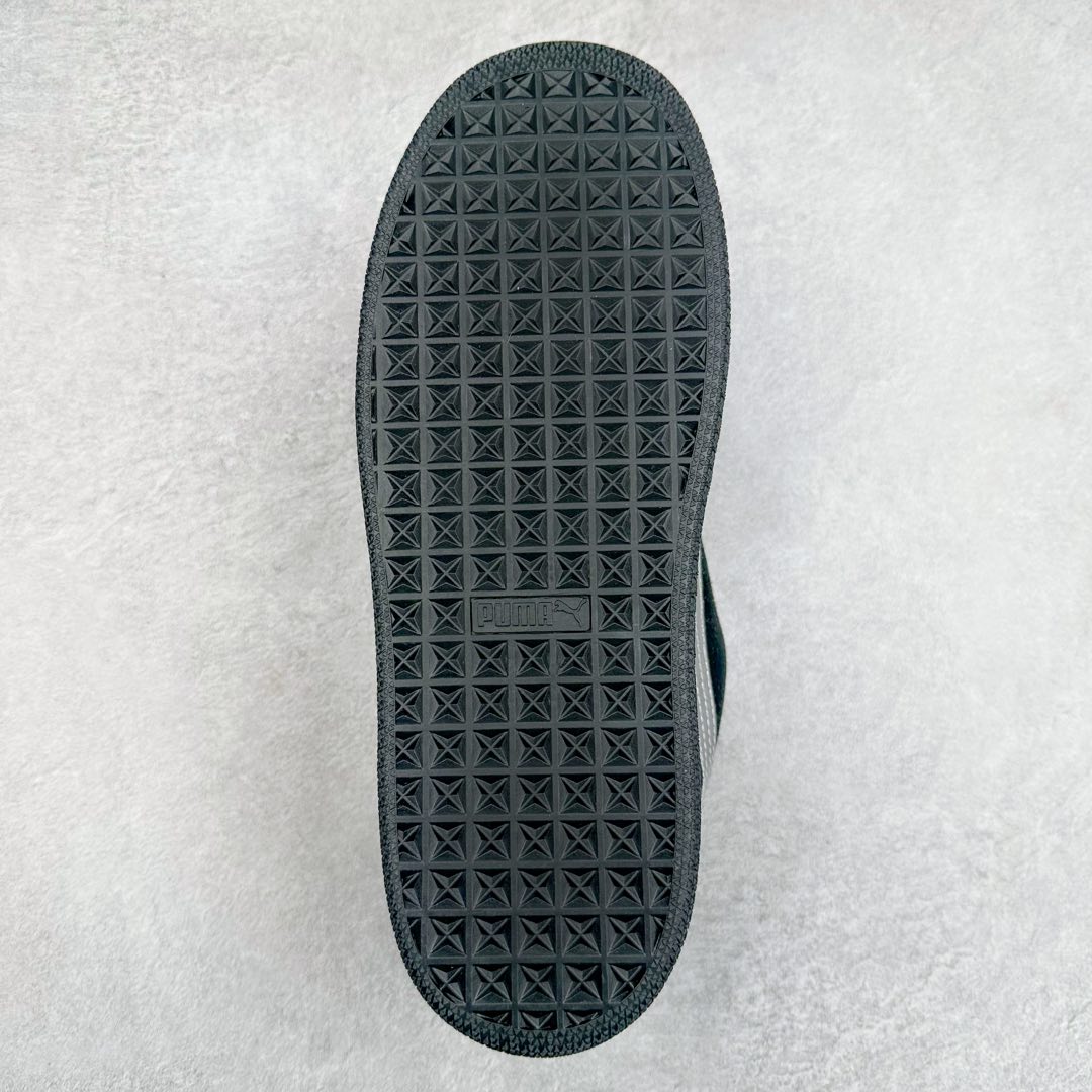 图片[9]-PUMA SUEDE XL 彪马新款面包鞋男女同款复古休闲板鞋 赠送一双鞋带 鞋身通体采用细腻的麂皮材质 厚实柔软 质感出众 鞋侧保留PUMA标志性跑道图案 侧面与后跟点缀金属色PUMA LOGO 兼具辨识度与细节感 加厚鞋垫、饱满鞋舌 搭配加宽扁形鞋带 使得穿着感更加贴合与舒适 值得一提的是 本季SUEDE XL鞋款以黑色、红色及蓝色最为瞩目 经典黑的配色 在低调之余可轻松驾驭任何潮流风格造型 而高饱和度的配色 则是当之无愧的早春出街利器。货号： 395205 尺码：36 37 37.5 38 38.5 39 40 40.5 41 42 42.5 43 44 45-选品中心