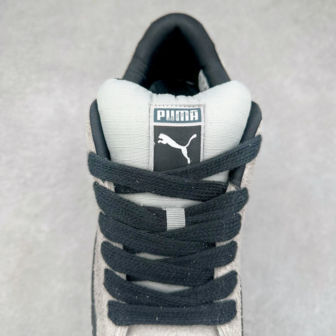 图片[5]-PUMA SUEDE XL 彪马新款面包鞋男女同款复古休闲板鞋 赠送一双鞋带 鞋身通体采用细腻的麂皮材质 厚实柔软 质感出众 鞋侧保留PUMA标志性跑道图案 侧面与后跟点缀金属色PUMA LOGO 兼具辨识度与细节感 加厚鞋垫、饱满鞋舌 搭配加宽扁形鞋带 使得穿着感更加贴合与舒适 值得一提的是 本季SUEDE XL鞋款以黑色、红色及蓝色最为瞩目 经典黑的配色 在低调之余可轻松驾驭任何潮流风格造型 而高饱和度的配色 则是当之无愧的早春出街利器。货号： 395205 尺码：36 37 37.5 38 38.5 39 40 40.5 41 42 42.5 43 44 45-选品中心