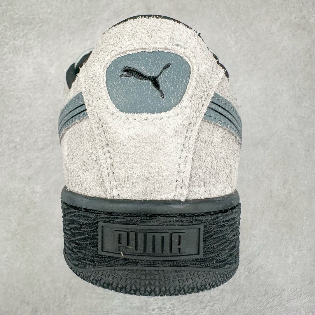 图片[8]-PUMA SUEDE XL 彪马新款面包鞋男女同款复古休闲板鞋 赠送一双鞋带 鞋身通体采用细腻的麂皮材质 厚实柔软 质感出众 鞋侧保留PUMA标志性跑道图案 侧面与后跟点缀金属色PUMA LOGO 兼具辨识度与细节感 加厚鞋垫、饱满鞋舌 搭配加宽扁形鞋带 使得穿着感更加贴合与舒适 值得一提的是 本季SUEDE XL鞋款以黑色、红色及蓝色最为瞩目 经典黑的配色 在低调之余可轻松驾驭任何潮流风格造型 而高饱和度的配色 则是当之无愧的早春出街利器。货号： 395205 尺码：36 37 37.5 38 38.5 39 40 40.5 41 42 42.5 43 44 45-选品中心