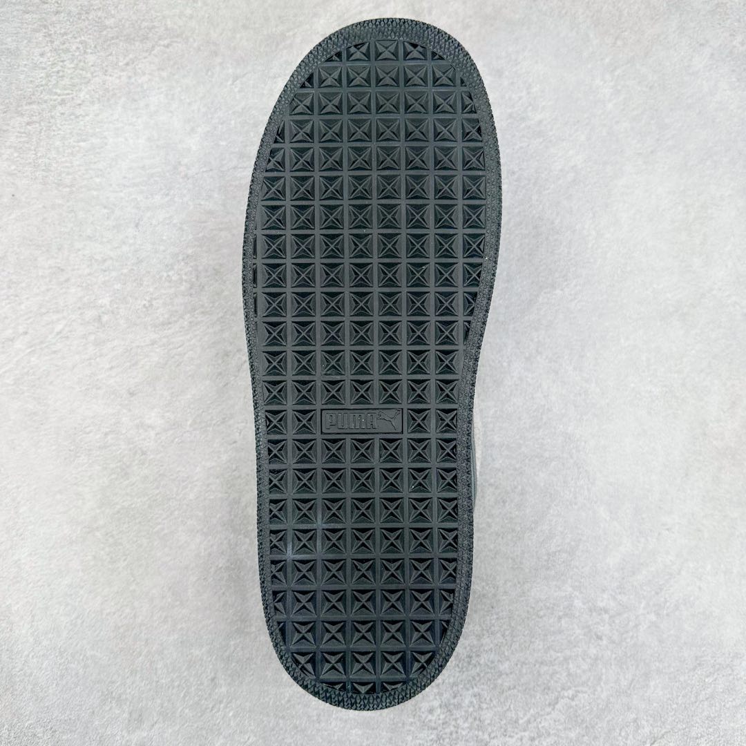 图片[9]-PUMA SUEDE XL 彪马新款面包鞋男女同款复古休闲板鞋 赠送一双鞋带 鞋身通体采用细腻的麂皮材质 厚实柔软 质感出众 鞋侧保留PUMA标志性跑道图案 侧面与后跟点缀金属色PUMA LOGO 兼具辨识度与细节感 加厚鞋垫、饱满鞋舌 搭配加宽扁形鞋带 使得穿着感更加贴合与舒适 值得一提的是 本季SUEDE XL鞋款以黑色、红色及蓝色最为瞩目 经典黑的配色 在低调之余可轻松驾驭任何潮流风格造型 而高饱和度的配色 则是当之无愧的早春出街利器。货号： 395205 尺码：36 37 37.5 38 38.5 39 40 40.5 41 42 42.5 43 44 45-选品中心