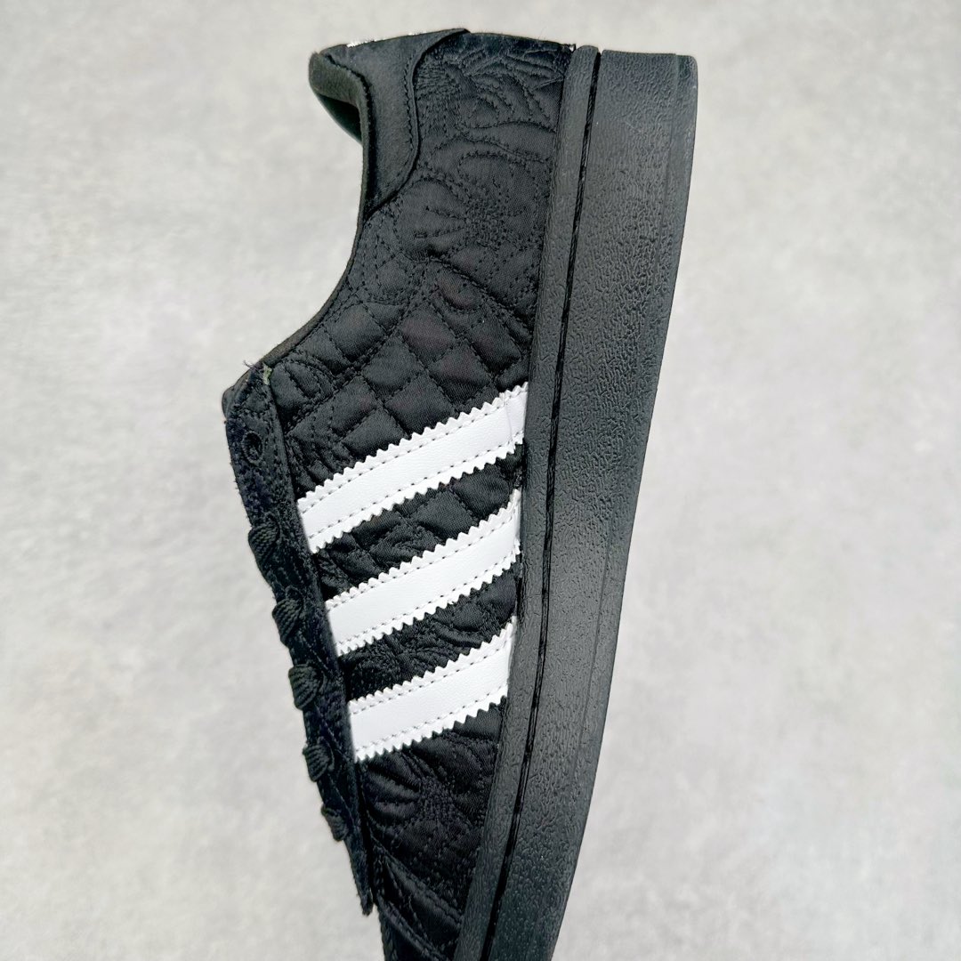 图片[7]-AD Originals Superstar 经典复古贝壳头板鞋 JR7978 诞生于1969年 是第一双将全皮面鞋 身与橡胶鞋头结合在一起的低帮篮球鞋 Superstar最开始 是作为高帮篮球鞋Pro Model的低帮版本而出现的 但因为其独特和醒目的橡胶鞋头造型而让大家熟知 被大家形象地称为\\\”shelltoe\\\”贝壳头 在70年代的美国职业篮球场上 接近3/4的NBA球员都将这双Superstar作为场上用鞋 80年代之后 经过不断的改良和发展 Superstar逐渐成为横跨时装、音乐、街头文化、休闲和运动等各大领域的时尚潮鞋 尺码：36 36.5 37 38 38.5 39 40 40.5 41 42 42.5 43 44 44.5 45-选品中心