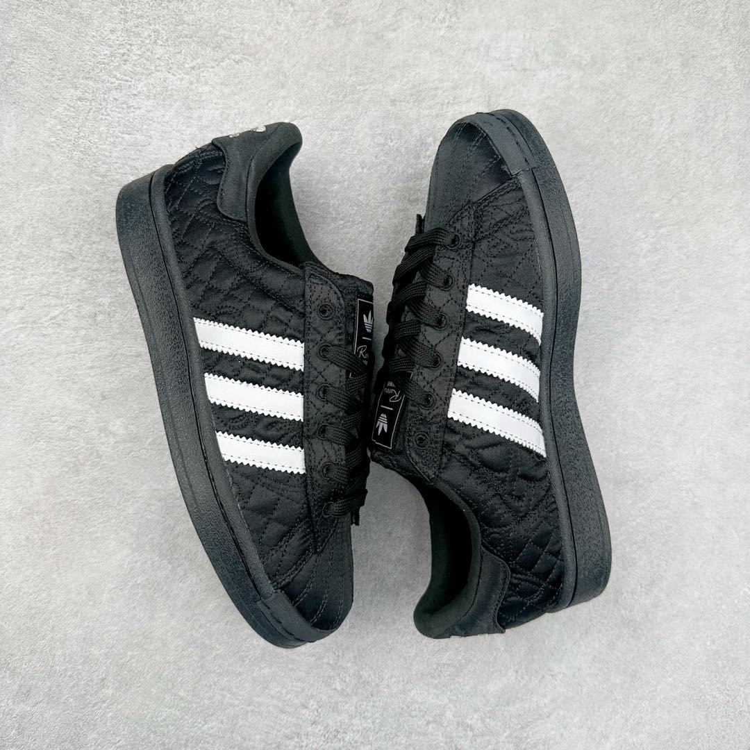 图片[3]-AD Originals Superstar 经典复古贝壳头板鞋 JR7978 诞生于1969年 是第一双将全皮面鞋 身与橡胶鞋头结合在一起的低帮篮球鞋 Superstar最开始 是作为高帮篮球鞋Pro Model的低帮版本而出现的 但因为其独特和醒目的橡胶鞋头造型而让大家熟知 被大家形象地称为\\\”shelltoe\\\”贝壳头 在70年代的美国职业篮球场上 接近3/4的NBA球员都将这双Superstar作为场上用鞋 80年代之后 经过不断的改良和发展 Superstar逐渐成为横跨时装、音乐、街头文化、休闲和运动等各大领域的时尚潮鞋 尺码：36 36.5 37 38 38.5 39 40 40.5 41 42 42.5 43 44 44.5 45-选品中心