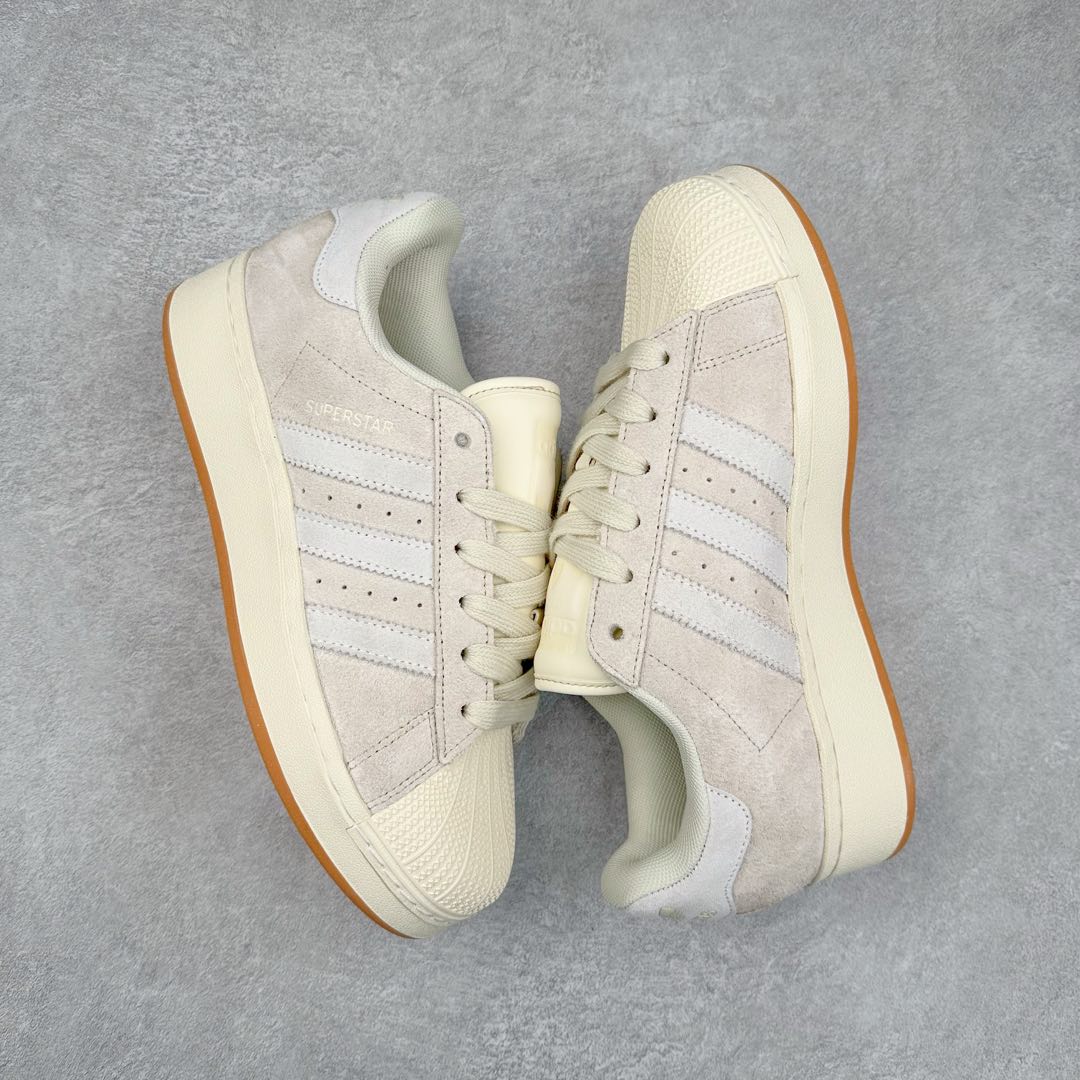 图片[3]-＃特价福利 AD Originals Superstar 经典复古贝壳头厚底板鞋 IG2124 诞生于1969年 是第一双将全皮面鞋 身与橡胶鞋头结合在一起的低帮篮球鞋 Superstar最开始 是作为高帮篮球鞋Pro Model的低帮版本而出现的 但因为其独特和醒目的橡胶鞋头造型而让大家熟知 被大家形象地称为\\\”shelltoe\\\”贝壳头 在70年代的美国职业篮球场上 接近3/4的NBA球员都将这双Superstar作为场上用鞋 80年代之后 经过不断的改良和发展 Superstar逐渐成为横跨时装、音乐、街头文化、休闲和运动等各大领域的时尚潮鞋 尺码：35.5 36 36.5 37 38 38.5 39 40 40.5 41 42 42.5 43 44 44.5 45-选品中心