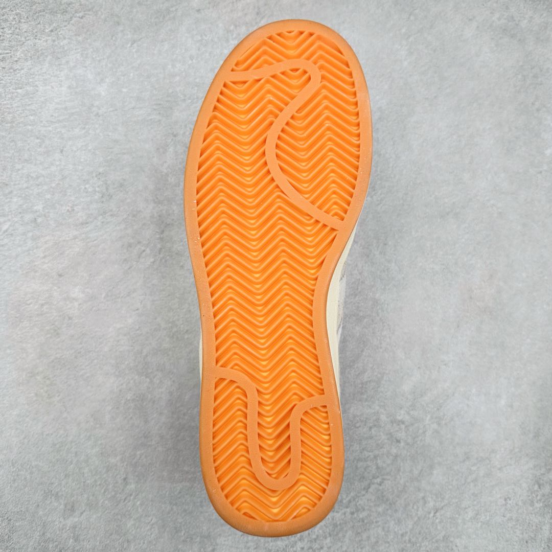 图片[9]-＃特价福利 AD Originals Superstar 经典复古贝壳头厚底板鞋 IG2124 诞生于1969年 是第一双将全皮面鞋 身与橡胶鞋头结合在一起的低帮篮球鞋 Superstar最开始 是作为高帮篮球鞋Pro Model的低帮版本而出现的 但因为其独特和醒目的橡胶鞋头造型而让大家熟知 被大家形象地称为\\\”shelltoe\\\”贝壳头 在70年代的美国职业篮球场上 接近3/4的NBA球员都将这双Superstar作为场上用鞋 80年代之后 经过不断的改良和发展 Superstar逐渐成为横跨时装、音乐、街头文化、休闲和运动等各大领域的时尚潮鞋 尺码：35.5 36 36.5 37 38 38.5 39 40 40.5 41 42 42.5 43 44 44.5 45-选品中心