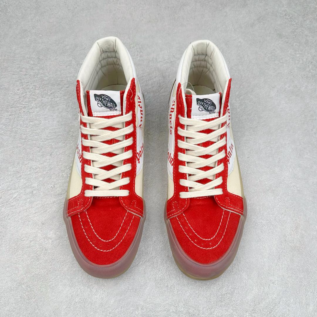 图片[2]-Palm Angels x Vans Sk8-Mid 联名 整体红白色系搭配后跟咖啡色麂皮与脚背处红色麂皮相呼应 做旧的轻微黄大底复古感直接拉满 Palm Angels经典的胶布logo以烫印的形式出现在鞋面 彰显了品牌的身份也使整体线条更丰富 货号：VN0A3MV777W 尺码：35 36 36.5 37 38 38.5 39 40 40.5 41 42 42.5 43 44-选品中心