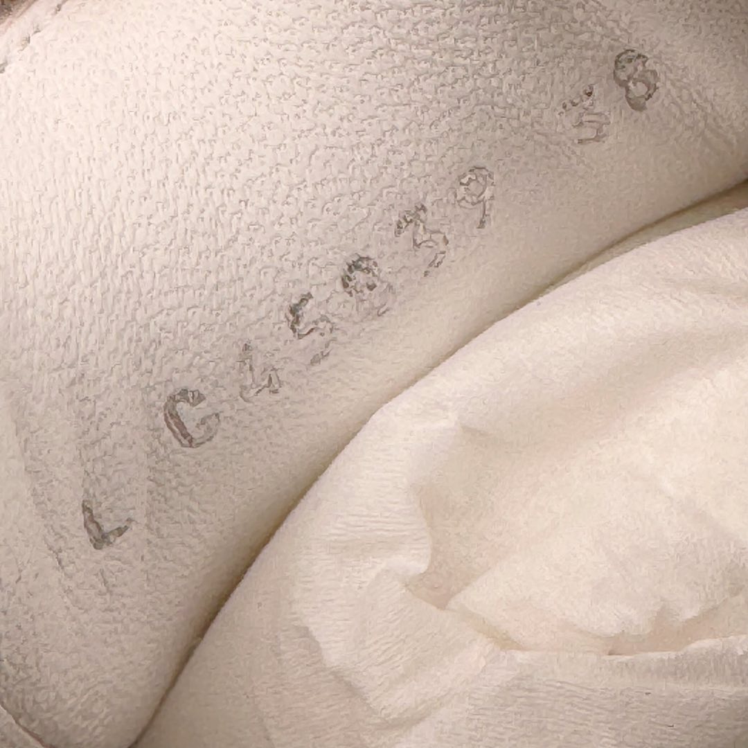 图片[13]-＃GD广顶 CHANEL香奈儿 24S德训鞋平底系带圆头菱格风四季休闲百搭款 原版开模 凹凸感超强 线条紧致🎀全新礼盒包装 细节拉满 环保太空革组合呼吸网织布鞋面材质 欧索莱环保去臭环型组合鞋垫 采用进口TPU大底 官方同步2024 最新礼盒包装 尺码：35 36 37 38 39 40-选品中心