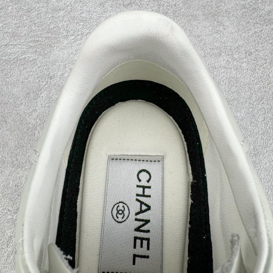 图片[15]-＃GD广顶 CHANEL香奈儿 24S德训鞋平底系带圆头菱格风四季休闲百搭款 原版开模 凹凸感超强 线条紧致🎀全新礼盒包装 细节拉满 环保太空革组合呼吸网织布鞋面材质 欧索莱环保去臭环型组合鞋垫 采用进口TPU大底 官方同步2024 最新礼盒包装 尺码：35 36 37 38 39 40-选品中心