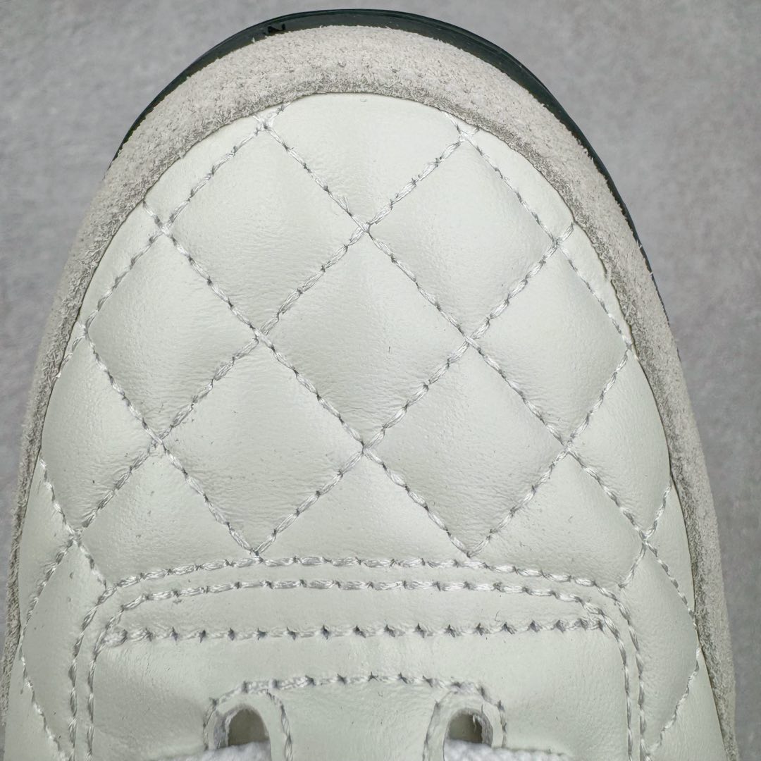 图片[17]-＃GD广顶 CHANEL香奈儿 24S德训鞋平底系带圆头菱格风四季休闲百搭款 原版开模 凹凸感超强 线条紧致🎀全新礼盒包装 细节拉满 环保太空革组合呼吸网织布鞋面材质 欧索莱环保去臭环型组合鞋垫 采用进口TPU大底 官方同步2024 最新礼盒包装 尺码：35 36 37 38 39 40-选品中心