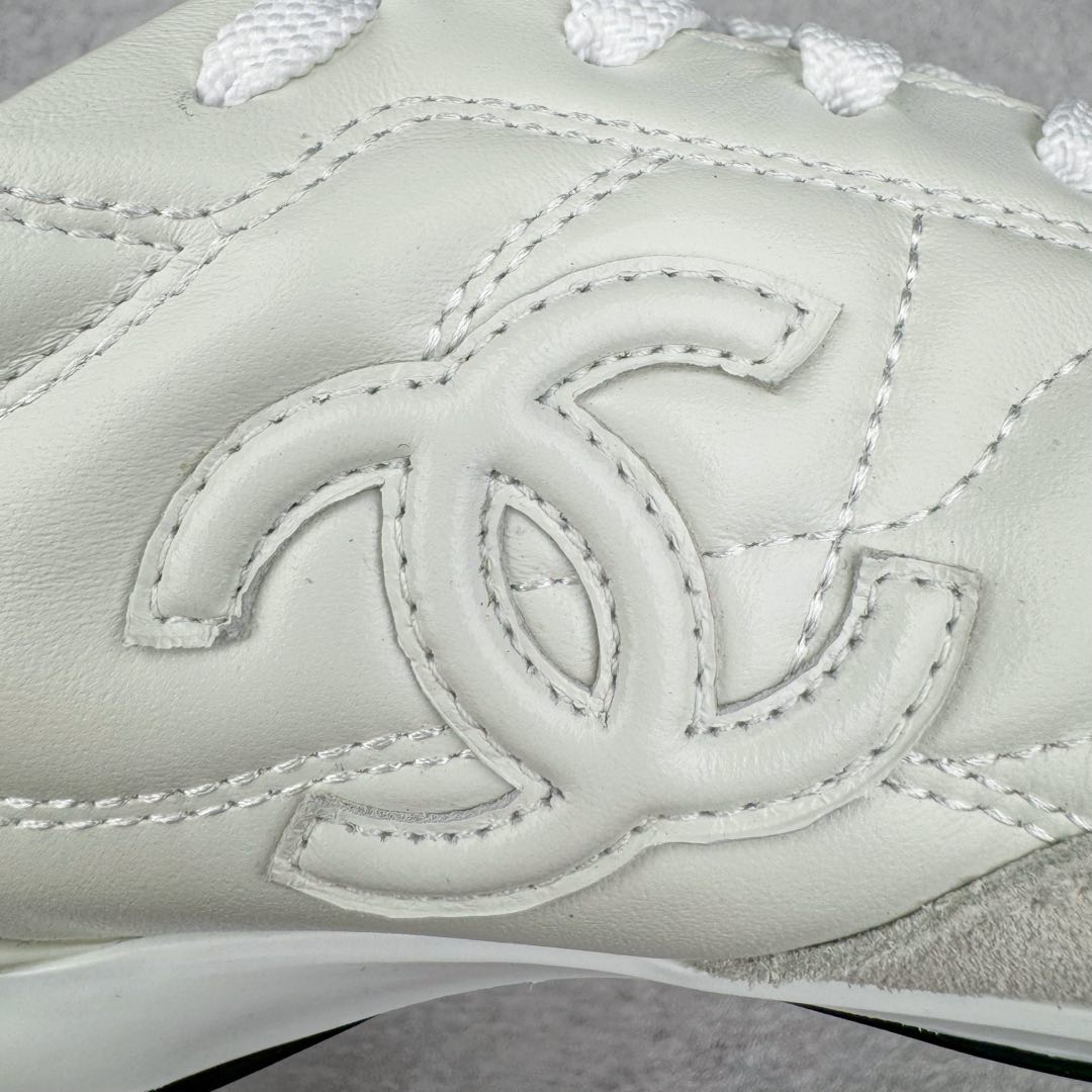 图片[20]-＃GD广顶 CHANEL香奈儿 24S德训鞋平底系带圆头菱格风四季休闲百搭款 原版开模 凹凸感超强 线条紧致🎀全新礼盒包装 细节拉满 环保太空革组合呼吸网织布鞋面材质 欧索莱环保去臭环型组合鞋垫 采用进口TPU大底 官方同步2024 最新礼盒包装 尺码：35 36 37 38 39 40-选品中心