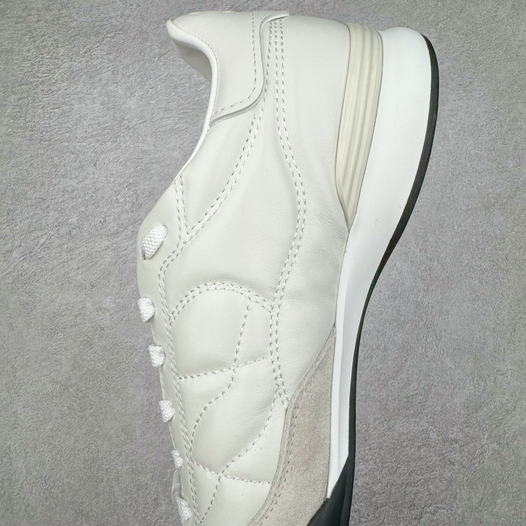 图片[7]-＃GD广顶 CHANEL香奈儿 24S德训鞋平底系带圆头菱格风四季休闲百搭款 原版开模 凹凸感超强 线条紧致🎀全新礼盒包装 细节拉满 环保太空革组合呼吸网织布鞋面材质 欧索莱环保去臭环型组合鞋垫 采用进口TPU大底 官方同步2024 最新礼盒包装 尺码：35 36 37 38 39 40-选品中心