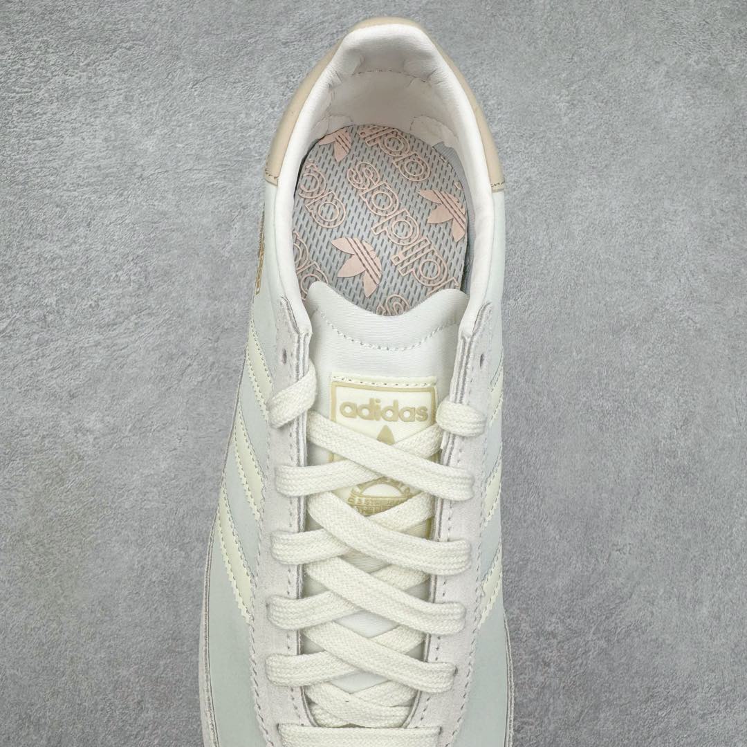 图片[5]-＃CS AD Wmns SL72 OG 系列德训足球风百搭低帮休闲运动板鞋 JI2491 采用高弹EVA+MODEL+RB三层组合底 区别市面RB一体大底 三层组合鞋底重量与原鞋一致 Originals 将有「T 头鞋」造型的诞生于 1972 年的 SL72 鞋款复刻带回 各位买鞋又有新选择了 1972 年 SL72 问世后 引领了后来阿迪达斯的跑鞋发展方向 其中「SL」代表了 Super Light 彰显了产品轻便的特性 1972 年 SL72 问世后 引领了后来阿迪达斯的跑鞋发展方向 其中「SL」代表了 Super Light 彰显了产品轻便的特性 这次 Originals 延续其轻质经典的基因 带来男女两款 SL72 男生款带来 SL72 RS 鞋型 RS 意为 Reshaped（重塑）鞋款在保留了经典的外观基础上 在尼龙材质里增加了填充物 使鞋型更加挺立和饱满 鞋头则更加圆润 鞋底的 EVA 材质则增加了鞋款的高度 女生款则带来 SL72 OG W 鞋型 OG 顾名思义则是致敬经典款式 相较于 RS（Reshaped）鞋款 鞋身更加纤细 其整体鞋身轮廓、线条、细节、材质上尊崇 70 年代 SL72 的设计 还原经典味道 尺码：36 36⅔ 37⅓ 38 38⅔ 39⅓ 40 40⅔ 41⅓ 42 42⅔ 43⅓ 44 44⅔ 45-选品中心