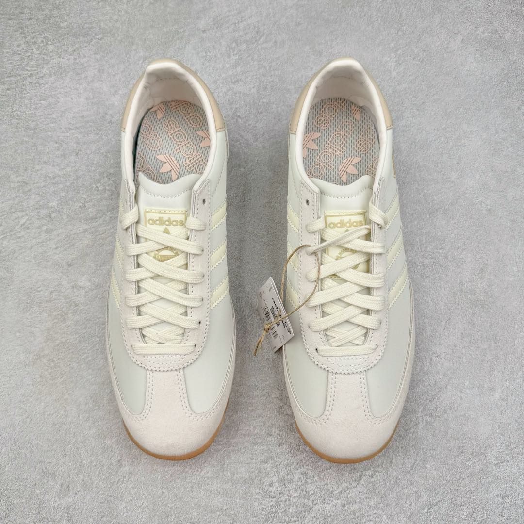 图片[2]-＃CS AD Wmns SL72 OG 系列德训足球风百搭低帮休闲运动板鞋 JI2491 采用高弹EVA+MODEL+RB三层组合底 区别市面RB一体大底 三层组合鞋底重量与原鞋一致 Originals 将有「T 头鞋」造型的诞生于 1972 年的 SL72 鞋款复刻带回 各位买鞋又有新选择了 1972 年 SL72 问世后 引领了后来阿迪达斯的跑鞋发展方向 其中「SL」代表了 Super Light 彰显了产品轻便的特性 1972 年 SL72 问世后 引领了后来阿迪达斯的跑鞋发展方向 其中「SL」代表了 Super Light 彰显了产品轻便的特性 这次 Originals 延续其轻质经典的基因 带来男女两款 SL72 男生款带来 SL72 RS 鞋型 RS 意为 Reshaped（重塑）鞋款在保留了经典的外观基础上 在尼龙材质里增加了填充物 使鞋型更加挺立和饱满 鞋头则更加圆润 鞋底的 EVA 材质则增加了鞋款的高度 女生款则带来 SL72 OG W 鞋型 OG 顾名思义则是致敬经典款式 相较于 RS（Reshaped）鞋款 鞋身更加纤细 其整体鞋身轮廓、线条、细节、材质上尊崇 70 年代 SL72 的设计 还原经典味道 尺码：36 36⅔ 37⅓ 38 38⅔ 39⅓ 40 40⅔ 41⅓ 42 42⅔ 43⅓ 44 44⅔ 45-选品中心