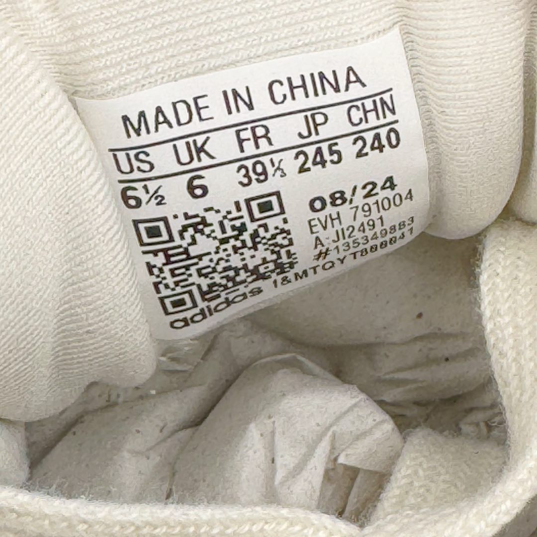 图片[12]-＃CS AD Wmns SL72 OG 系列德训足球风百搭低帮休闲运动板鞋 JI2491 采用高弹EVA+MODEL+RB三层组合底 区别市面RB一体大底 三层组合鞋底重量与原鞋一致 Originals 将有「T 头鞋」造型的诞生于 1972 年的 SL72 鞋款复刻带回 各位买鞋又有新选择了 1972 年 SL72 问世后 引领了后来阿迪达斯的跑鞋发展方向 其中「SL」代表了 Super Light 彰显了产品轻便的特性 1972 年 SL72 问世后 引领了后来阿迪达斯的跑鞋发展方向 其中「SL」代表了 Super Light 彰显了产品轻便的特性 这次 Originals 延续其轻质经典的基因 带来男女两款 SL72 男生款带来 SL72 RS 鞋型 RS 意为 Reshaped（重塑）鞋款在保留了经典的外观基础上 在尼龙材质里增加了填充物 使鞋型更加挺立和饱满 鞋头则更加圆润 鞋底的 EVA 材质则增加了鞋款的高度 女生款则带来 SL72 OG W 鞋型 OG 顾名思义则是致敬经典款式 相较于 RS（Reshaped）鞋款 鞋身更加纤细 其整体鞋身轮廓、线条、细节、材质上尊崇 70 年代 SL72 的设计 还原经典味道 尺码：36 36⅔ 37⅓ 38 38⅔ 39⅓ 40 40⅔ 41⅓ 42 42⅔ 43⅓ 44 44⅔ 45-选品中心