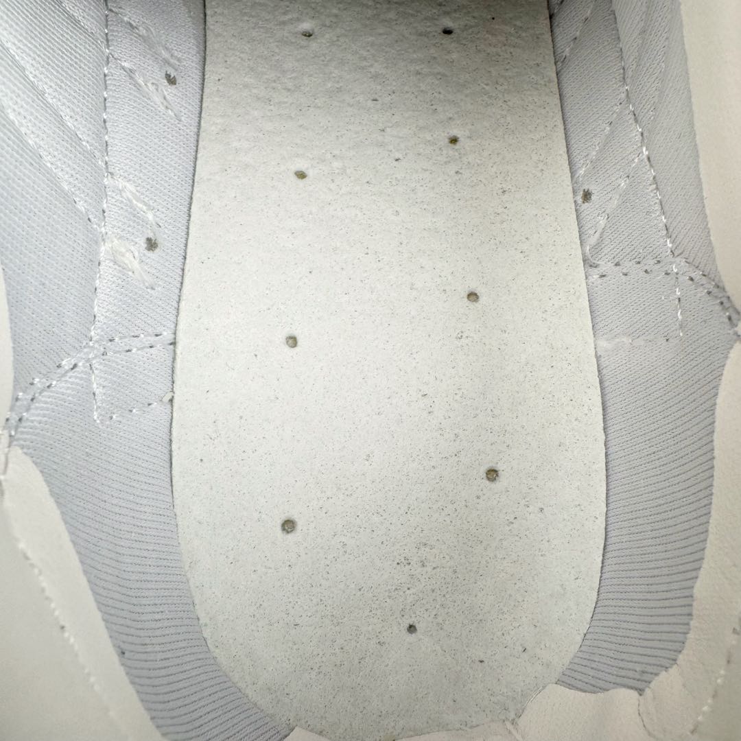 图片[10]-＃CS AD Wmns SL72 OG 系列德训足球风百搭低帮休闲运动板鞋 JI2491 采用高弹EVA+MODEL+RB三层组合底 区别市面RB一体大底 三层组合鞋底重量与原鞋一致 Originals 将有「T 头鞋」造型的诞生于 1972 年的 SL72 鞋款复刻带回 各位买鞋又有新选择了 1972 年 SL72 问世后 引领了后来阿迪达斯的跑鞋发展方向 其中「SL」代表了 Super Light 彰显了产品轻便的特性 1972 年 SL72 问世后 引领了后来阿迪达斯的跑鞋发展方向 其中「SL」代表了 Super Light 彰显了产品轻便的特性 这次 Originals 延续其轻质经典的基因 带来男女两款 SL72 男生款带来 SL72 RS 鞋型 RS 意为 Reshaped（重塑）鞋款在保留了经典的外观基础上 在尼龙材质里增加了填充物 使鞋型更加挺立和饱满 鞋头则更加圆润 鞋底的 EVA 材质则增加了鞋款的高度 女生款则带来 SL72 OG W 鞋型 OG 顾名思义则是致敬经典款式 相较于 RS（Reshaped）鞋款 鞋身更加纤细 其整体鞋身轮廓、线条、细节、材质上尊崇 70 年代 SL72 的设计 还原经典味道 尺码：36 36⅔ 37⅓ 38 38⅔ 39⅓ 40 40⅔ 41⅓ 42 42⅔ 43⅓ 44 44⅔ 45-选品中心