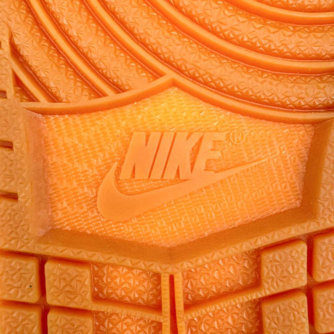 图片[20]-＃KZ神版莞产 Air Jordan AJ1 Retro High 白金 FD2596-107 外贸特供批次 终端控货优势输出 新配色不断更新开发 市场中端王者 全套原纸板楦头开发 确保原汁原味 完美呈现一代版型 一比一鞋头弧度高度鞋身弧度 此版本只针对中端市场 细节品控鞋型随意秒杀市面同价位 鞋型完美 不臃肿别扭 头层皮料加持 用料绝不含糊 进口玻璃冲刀皮料裁剪零毛边 电脑针车工艺 超高鞋面清洁度 最高QC检验标准 控制溢胶瑕疵 原盒原配 飞翼3D高频深度立体 工艺方面大到整体鞋型 漏斗收腰 底线拉帮 LOGO立体程度 小到针眼排布 载片对称 冲孔效果 鞋标规范 鞋垫背胶等等 无一不是口碑收割 每双都是一个回头客 尺码：36 36.5 37.5 38 38.5 39 40 40.5 41 42 42.5 43 44 44.5 45 46 47.5-选品中心