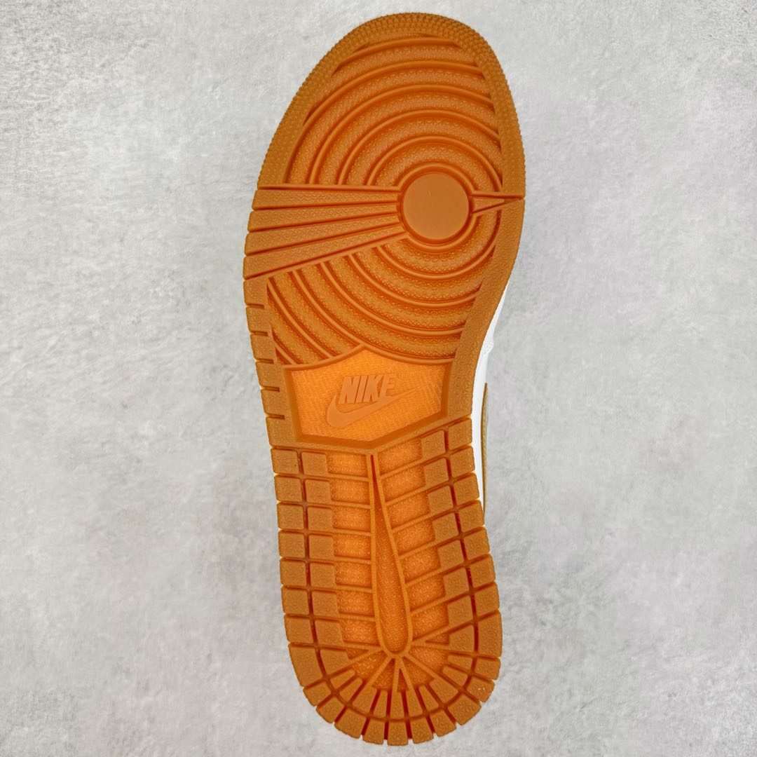 图片[9]-＃KZ神版莞产 Air Jordan AJ1 Retro High 白金 FD2596-107 外贸特供批次 终端控货优势输出 新配色不断更新开发 市场中端王者 全套原纸板楦头开发 确保原汁原味 完美呈现一代版型 一比一鞋头弧度高度鞋身弧度 此版本只针对中端市场 细节品控鞋型随意秒杀市面同价位 鞋型完美 不臃肿别扭 头层皮料加持 用料绝不含糊 进口玻璃冲刀皮料裁剪零毛边 电脑针车工艺 超高鞋面清洁度 最高QC检验标准 控制溢胶瑕疵 原盒原配 飞翼3D高频深度立体 工艺方面大到整体鞋型 漏斗收腰 底线拉帮 LOGO立体程度 小到针眼排布 载片对称 冲孔效果 鞋标规范 鞋垫背胶等等 无一不是口碑收割 每双都是一个回头客 尺码：36 36.5 37.5 38 38.5 39 40 40.5 41 42 42.5 43 44 44.5 45 46 47.5-选品中心