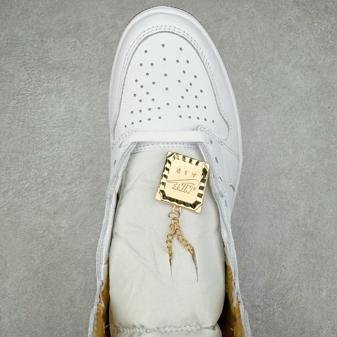 图片[4]-＃KZ神版莞产 Air Jordan AJ1 Retro High 白金 FD2596-107 外贸特供批次 终端控货优势输出 新配色不断更新开发 市场中端王者 全套原纸板楦头开发 确保原汁原味 完美呈现一代版型 一比一鞋头弧度高度鞋身弧度 此版本只针对中端市场 细节品控鞋型随意秒杀市面同价位 鞋型完美 不臃肿别扭 头层皮料加持 用料绝不含糊 进口玻璃冲刀皮料裁剪零毛边 电脑针车工艺 超高鞋面清洁度 最高QC检验标准 控制溢胶瑕疵 原盒原配 飞翼3D高频深度立体 工艺方面大到整体鞋型 漏斗收腰 底线拉帮 LOGO立体程度 小到针眼排布 载片对称 冲孔效果 鞋标规范 鞋垫背胶等等 无一不是口碑收割 每双都是一个回头客 尺码：36 36.5 37.5 38 38.5 39 40 40.5 41 42 42.5 43 44 44.5 45 46 47.5-选品中心