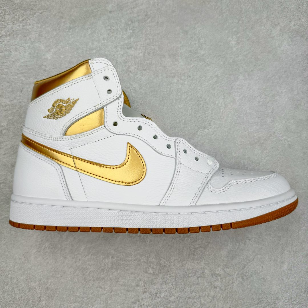 ＃KZ神版莞产 Air Jordan AJ1 Retro High 白金 FD2596-107 外贸特供批次 终端控货优势输出 新配色不断更新开发 市场中端王者 全套原纸板楦头开发 确保原汁原味 完美呈现一代版型 一比一鞋头弧度高度鞋身弧度 此版本只针对中端市场 细节品控鞋型随意秒杀市面同价位 鞋型完美 不臃肿别扭 头层皮料加持 用料绝不含糊 进口玻璃冲刀皮料裁剪零毛边 电脑针车工艺 超高鞋面清洁度 最高QC检验标准 控制溢胶瑕疵 原盒原配 飞翼3D高频深度立体 工艺方面大到整体鞋型 漏斗收腰 底线拉帮 LOGO立体程度 小到针眼排布 载片对称 冲孔效果 鞋标规范 鞋垫背胶等等 无一不是口碑收割 每双都是一个回头客 尺码：36 36.5 37.5 38 38.5 39 40 40.5 41 42 42.5 43 44 44.5 45 46 47.5-选品中心