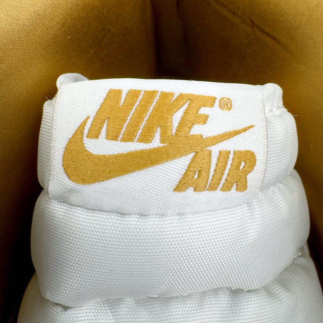 图片[13]-＃KZ神版莞产 Air Jordan AJ1 Retro High 白金 FD2596-107 外贸特供批次 终端控货优势输出 新配色不断更新开发 市场中端王者 全套原纸板楦头开发 确保原汁原味 完美呈现一代版型 一比一鞋头弧度高度鞋身弧度 此版本只针对中端市场 细节品控鞋型随意秒杀市面同价位 鞋型完美 不臃肿别扭 头层皮料加持 用料绝不含糊 进口玻璃冲刀皮料裁剪零毛边 电脑针车工艺 超高鞋面清洁度 最高QC检验标准 控制溢胶瑕疵 原盒原配 飞翼3D高频深度立体 工艺方面大到整体鞋型 漏斗收腰 底线拉帮 LOGO立体程度 小到针眼排布 载片对称 冲孔效果 鞋标规范 鞋垫背胶等等 无一不是口碑收割 每双都是一个回头客 尺码：36 36.5 37.5 38 38.5 39 40 40.5 41 42 42.5 43 44 44.5 45 46 47.5-选品中心