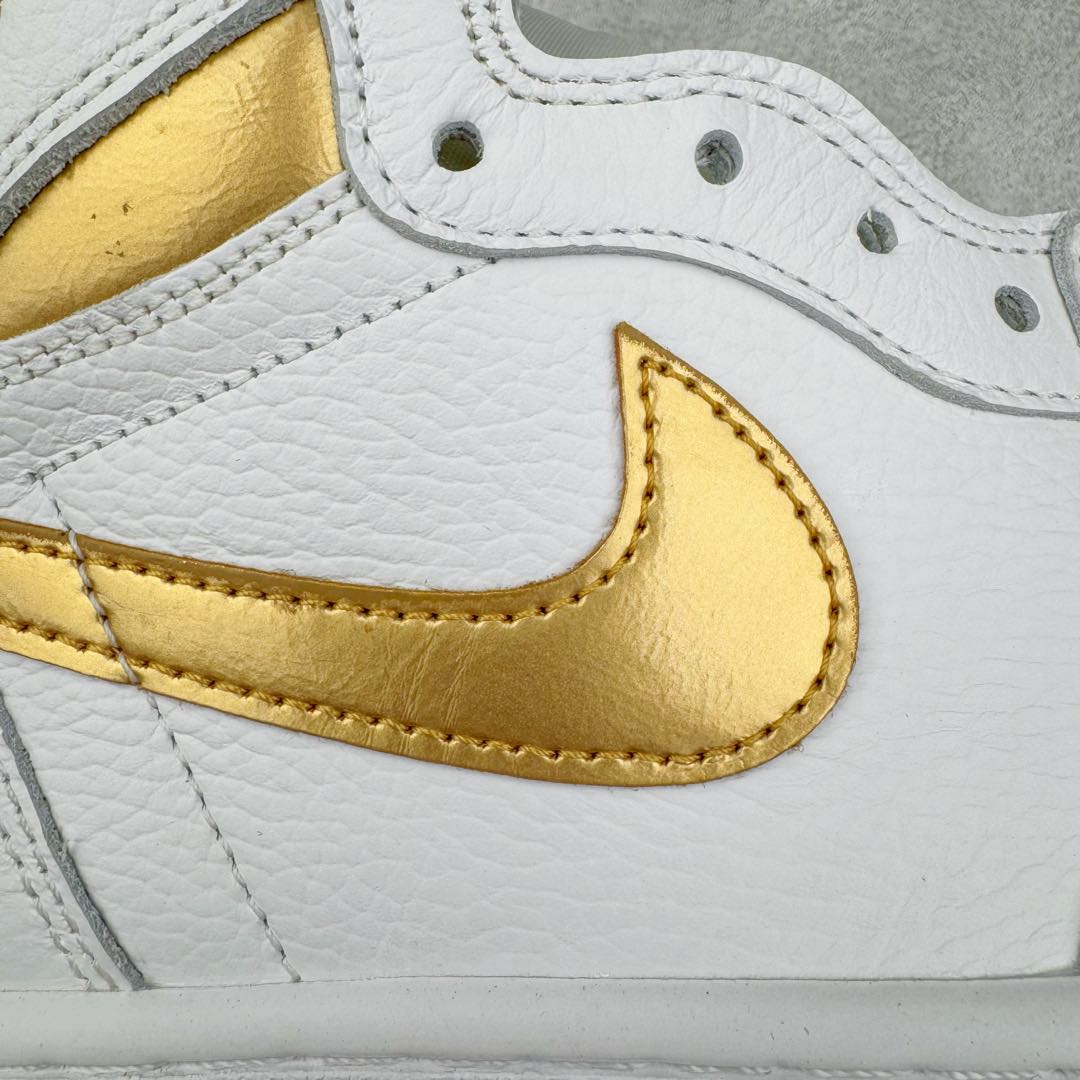 图片[18]-＃KZ神版莞产 Air Jordan AJ1 Retro High 白金 FD2596-107 外贸特供批次 终端控货优势输出 新配色不断更新开发 市场中端王者 全套原纸板楦头开发 确保原汁原味 完美呈现一代版型 一比一鞋头弧度高度鞋身弧度 此版本只针对中端市场 细节品控鞋型随意秒杀市面同价位 鞋型完美 不臃肿别扭 头层皮料加持 用料绝不含糊 进口玻璃冲刀皮料裁剪零毛边 电脑针车工艺 超高鞋面清洁度 最高QC检验标准 控制溢胶瑕疵 原盒原配 飞翼3D高频深度立体 工艺方面大到整体鞋型 漏斗收腰 底线拉帮 LOGO立体程度 小到针眼排布 载片对称 冲孔效果 鞋标规范 鞋垫背胶等等 无一不是口碑收割 每双都是一个回头客 尺码：36 36.5 37.5 38 38.5 39 40 40.5 41 42 42.5 43 44 44.5 45 46 47.5-选品中心