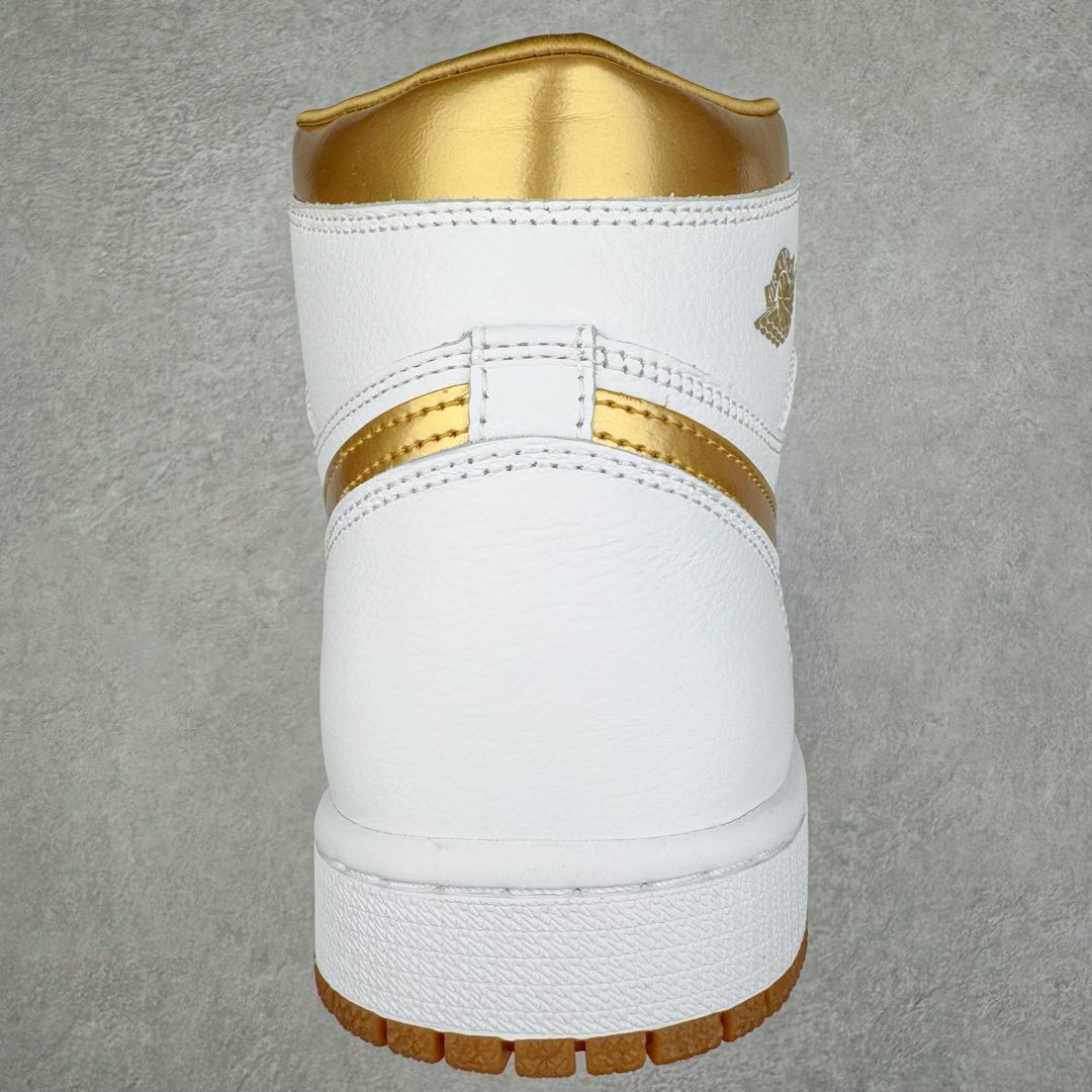 图片[8]-＃KZ神版莞产 Air Jordan AJ1 Retro High 白金 FD2596-107 外贸特供批次 终端控货优势输出 新配色不断更新开发 市场中端王者 全套原纸板楦头开发 确保原汁原味 完美呈现一代版型 一比一鞋头弧度高度鞋身弧度 此版本只针对中端市场 细节品控鞋型随意秒杀市面同价位 鞋型完美 不臃肿别扭 头层皮料加持 用料绝不含糊 进口玻璃冲刀皮料裁剪零毛边 电脑针车工艺 超高鞋面清洁度 最高QC检验标准 控制溢胶瑕疵 原盒原配 飞翼3D高频深度立体 工艺方面大到整体鞋型 漏斗收腰 底线拉帮 LOGO立体程度 小到针眼排布 载片对称 冲孔效果 鞋标规范 鞋垫背胶等等 无一不是口碑收割 每双都是一个回头客 尺码：36 36.5 37.5 38 38.5 39 40 40.5 41 42 42.5 43 44 44.5 45 46 47.5-选品中心