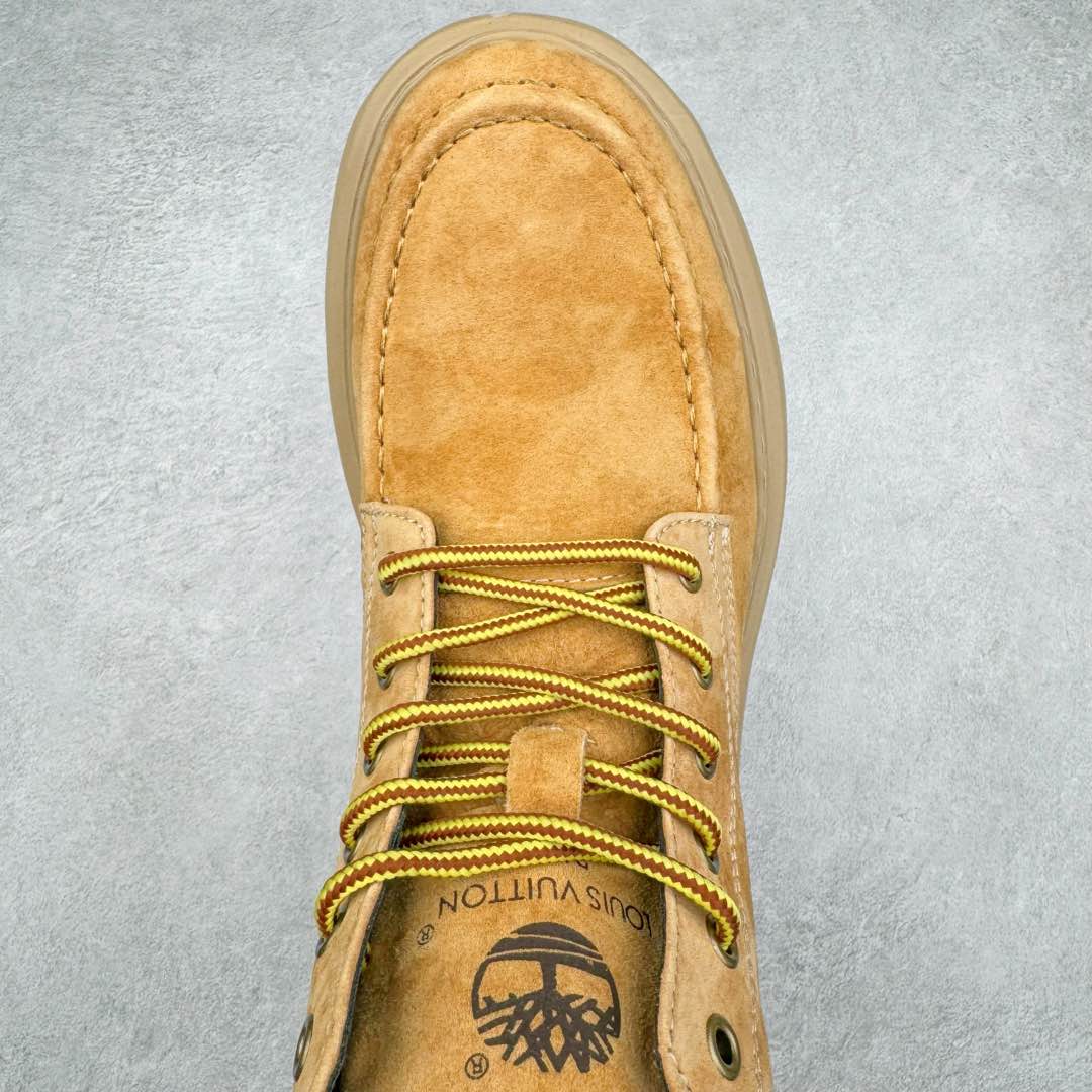 图片[4]-Lv x Timberland Lv联名添柏岚大黄靴 顶奢流量品牌与时代经典的结合之作 #代购专供品质 高弹Modern 外置防滑橡塑发泡超轻大底 系带设计 穿脱十分方便 采用TPU模压定型真皮鞋面材质#EVA轻翼科技外底具有防滑,耐磨和良好的弹性 Pharrell Williams充分发挥了作为Louis Vuitton创意总监的角色 这款鞋重新定义了 6英寸大黄靴的经典设计 致敬1996年Grandmaster Flash经典黄靴造型 原厂五金鞋带扣 工艺全新升级 中山大厂代工 原单进口皮料 独立私模大底，正确logo， 原装一致头层磨砂皮 搭配经典老花领口 全新原厂包装鞋盒 市场独家供应 尺码：38-44（皮鞋码）-选品中心