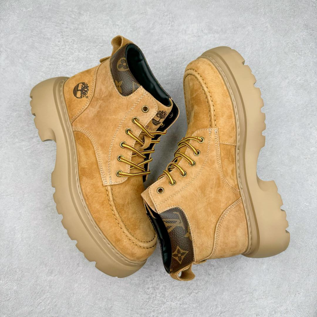 图片[3]-Lv x Timberland Lv联名添柏岚大黄靴 顶奢流量品牌与时代经典的结合之作 #代购专供品质 高弹Modern 外置防滑橡塑发泡超轻大底 系带设计 穿脱十分方便 采用TPU模压定型真皮鞋面材质#EVA轻翼科技外底具有防滑,耐磨和良好的弹性 Pharrell Williams充分发挥了作为Louis Vuitton创意总监的角色 这款鞋重新定义了 6英寸大黄靴的经典设计 致敬1996年Grandmaster Flash经典黄靴造型 原厂五金鞋带扣 工艺全新升级 中山大厂代工 原单进口皮料 独立私模大底，正确logo， 原装一致头层磨砂皮 搭配经典老花领口 全新原厂包装鞋盒 市场独家供应 尺码：38-44（皮鞋码）-选品中心