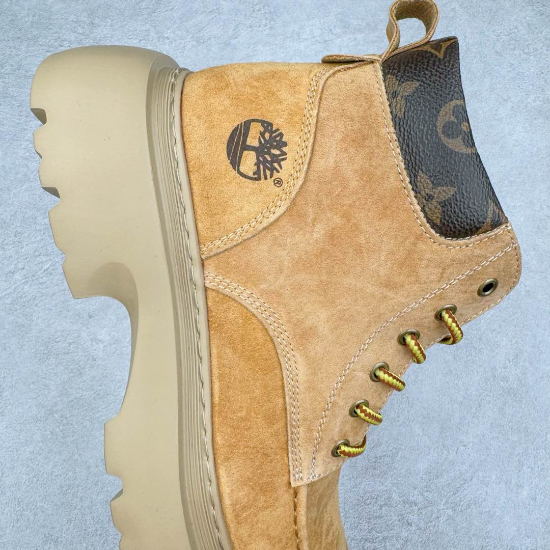 图片[6]-Lv x Timberland Lv联名添柏岚大黄靴 顶奢流量品牌与时代经典的结合之作 #代购专供品质 高弹Modern 外置防滑橡塑发泡超轻大底 系带设计 穿脱十分方便 采用TPU模压定型真皮鞋面材质#EVA轻翼科技外底具有防滑,耐磨和良好的弹性 Pharrell Williams充分发挥了作为Louis Vuitton创意总监的角色 这款鞋重新定义了 6英寸大黄靴的经典设计 致敬1996年Grandmaster Flash经典黄靴造型 原厂五金鞋带扣 工艺全新升级 中山大厂代工 原单进口皮料 独立私模大底，正确logo， 原装一致头层磨砂皮 搭配经典老花领口 全新原厂包装鞋盒 市场独家供应 尺码：38-44（皮鞋码）-选品中心