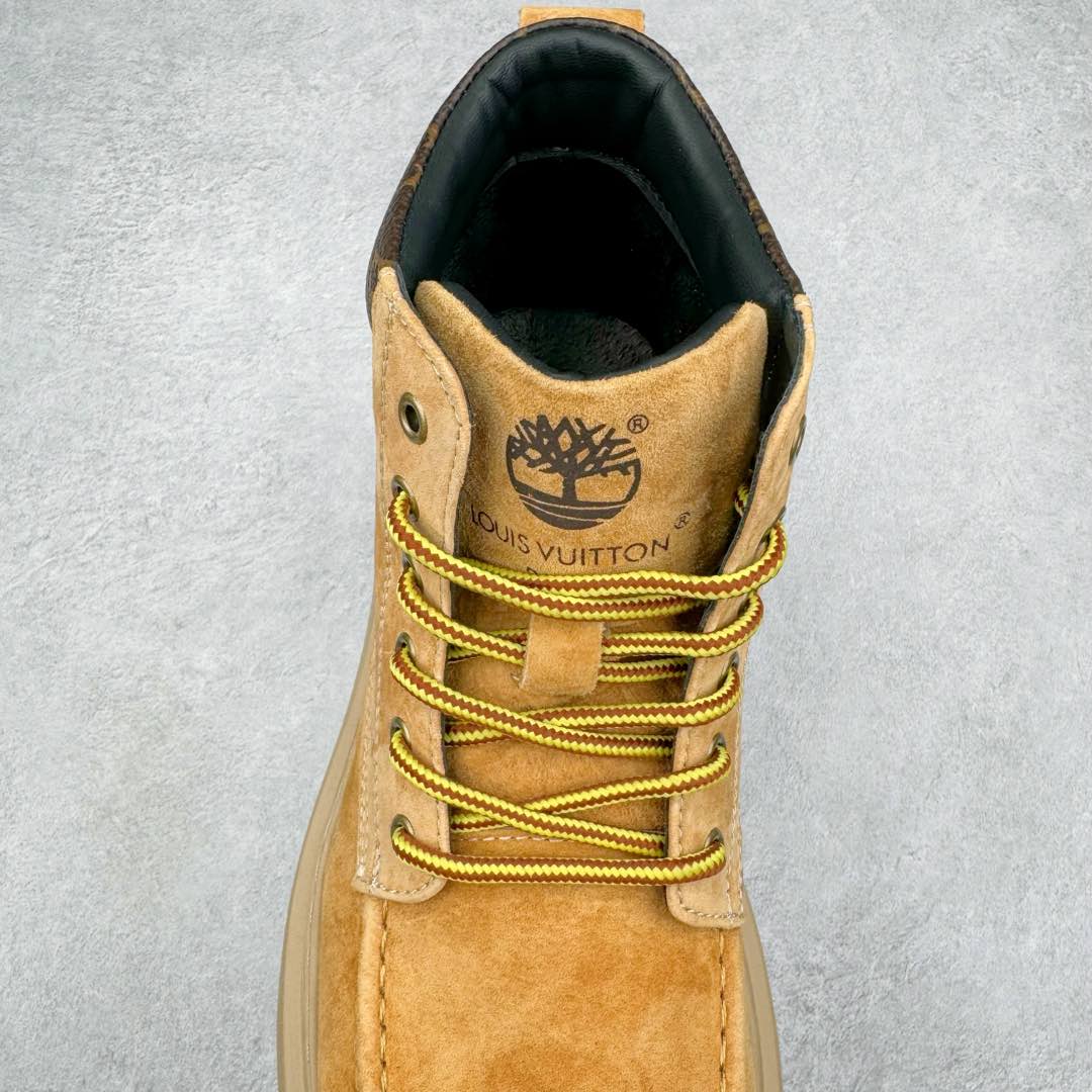 图片[5]-Lv x Timberland Lv联名添柏岚大黄靴 顶奢流量品牌与时代经典的结合之作 #代购专供品质 高弹Modern 外置防滑橡塑发泡超轻大底 系带设计 穿脱十分方便 采用TPU模压定型真皮鞋面材质#EVA轻翼科技外底具有防滑,耐磨和良好的弹性 Pharrell Williams充分发挥了作为Louis Vuitton创意总监的角色 这款鞋重新定义了 6英寸大黄靴的经典设计 致敬1996年Grandmaster Flash经典黄靴造型 原厂五金鞋带扣 工艺全新升级 中山大厂代工 原单进口皮料 独立私模大底，正确logo， 原装一致头层磨砂皮 搭配经典老花领口 全新原厂包装鞋盒 市场独家供应 尺码：38-44（皮鞋码）-选品中心