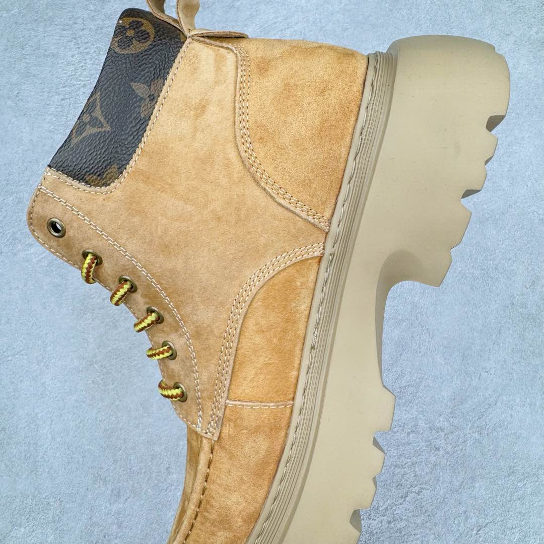 图片[7]-Lv x Timberland Lv联名添柏岚大黄靴 顶奢流量品牌与时代经典的结合之作 #代购专供品质 高弹Modern 外置防滑橡塑发泡超轻大底 系带设计 穿脱十分方便 采用TPU模压定型真皮鞋面材质#EVA轻翼科技外底具有防滑,耐磨和良好的弹性 Pharrell Williams充分发挥了作为Louis Vuitton创意总监的角色 这款鞋重新定义了 6英寸大黄靴的经典设计 致敬1996年Grandmaster Flash经典黄靴造型 原厂五金鞋带扣 工艺全新升级 中山大厂代工 原单进口皮料 独立私模大底，正确logo， 原装一致头层磨砂皮 搭配经典老花领口 全新原厂包装鞋盒 市场独家供应 尺码：38-44（皮鞋码）-选品中心