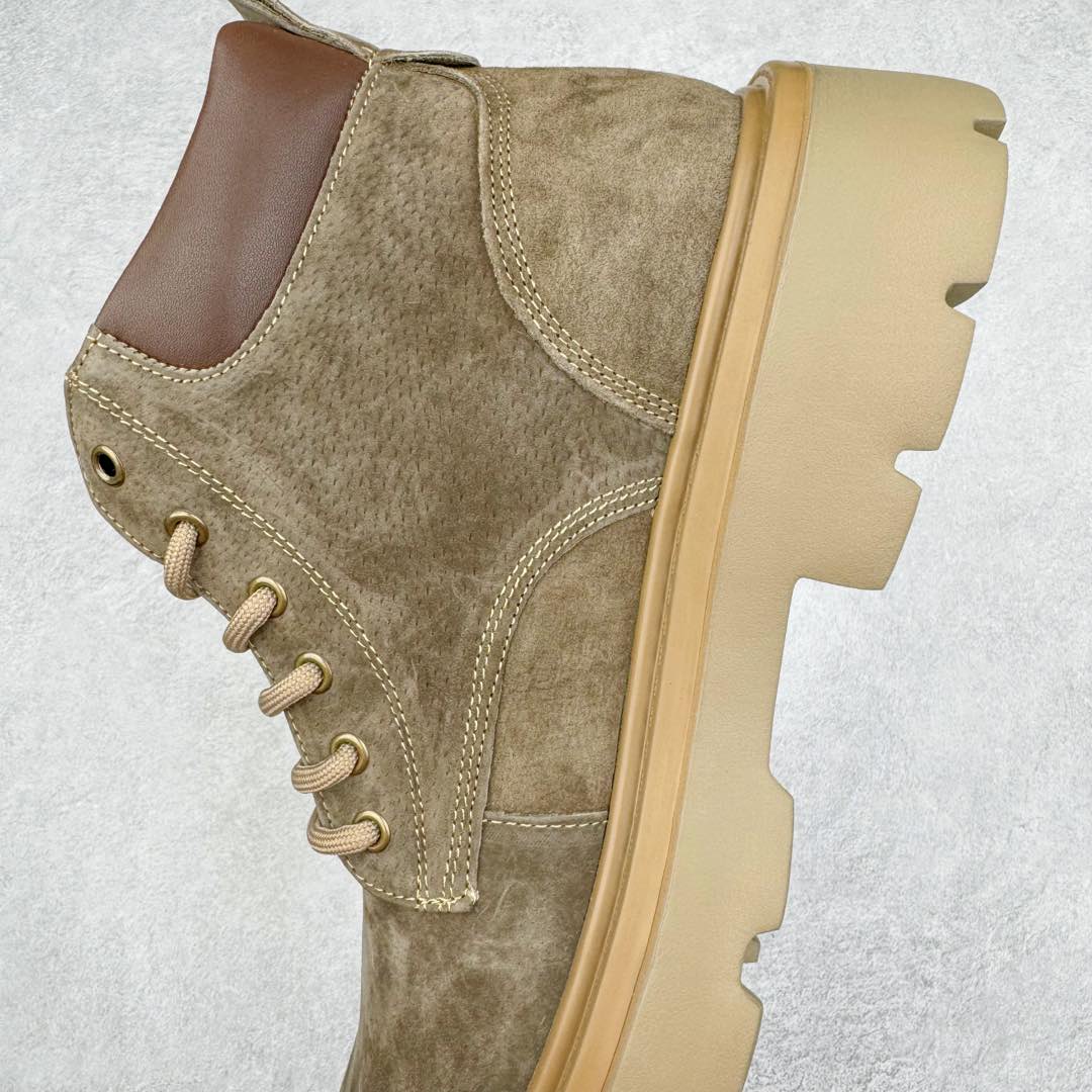 图片[7]-Lv x Timberland Lv联名添柏岚大黄靴 顶奢流量品牌与时代经典的结合之作 #代购专供品质 高弹Modern 外置防滑橡塑发泡超轻大底 系带设计 穿脱十分方便 采用TPU模压定型真皮鞋面材质#EVA轻翼科技外底具有防滑,耐磨和良好的弹性 Pharrell Williams充分发挥了作为Louis Vuitton创意总监的角色 这款鞋重新定义了 6英寸大黄靴的经典设计 致敬1996年Grandmaster Flash经典黄靴造型 原厂五金鞋带扣 工艺全新升级 中山大厂代工 原单进口皮料 独立私模大底，正确logo， 原装一致头层磨砂皮 搭配经典老花领口 全新原厂包装鞋盒 市场独家供应 尺码：38-44（皮鞋码）-选品中心