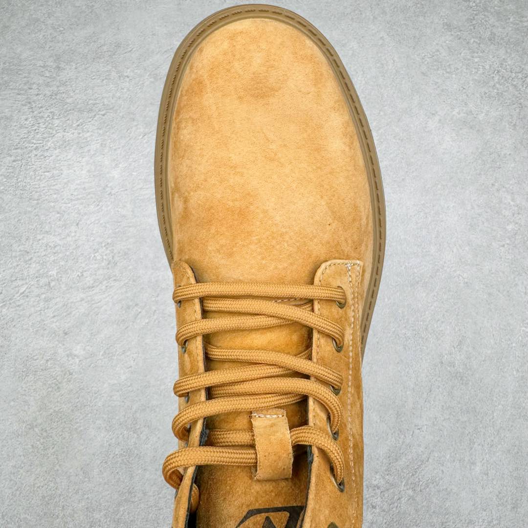 图片[4]-Lv x Timberland Lv联名添柏岚大黄靴 顶奢流量品牌与时代经典的结合之作 #代购专供品质 高弹Modern 外置防滑橡塑发泡超轻大底 系带设计 穿脱十分方便 采用TPU模压定型真皮鞋面材质#EVA轻翼科技外底具有防滑,耐磨和良好的弹性 Pharrell Williams充分发挥了作为Louis Vuitton创意总监的角色 这款鞋重新定义了 6英寸大黄靴的经典设计 致敬1996年Grandmaster Flash经典黄靴造型 原厂五金鞋带扣 工艺全新升级 中山大厂代工 原单进口皮料 独立私模大底，正确logo， 原装一致头层磨砂皮 搭配经典老花领口 全新原厂包装鞋盒 市场独家供应 尺码：38-44（皮鞋码）-选品中心