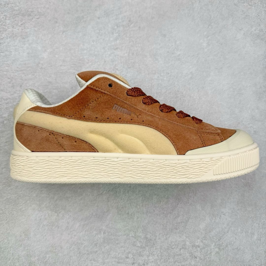 图片[6]-PUMA SUEDE XL 彪马新款面包鞋男女同款复古休闲板鞋 赠送一双鞋带 鞋身通体采用细腻的麂皮材质 厚实柔软 质感出众 鞋侧保留PUMA标志性跑道图案 侧面与后跟点缀金属色PUMA LOGO 兼具辨识度与细节感 加厚鞋垫、饱满鞋舌 搭配加宽扁形鞋带 使得穿着感更加贴合与舒适 值得一提的是 本季SUEDE XL鞋款以黑色、红色及蓝色最为瞩目 经典黑的配色 在低调之余可轻松驾驭任何潮流风格造型 而高饱和度的配色 则是当之无愧的早春出街利器。货号： 395205 尺码：36 37 37.5 38 38.5 39 40 40.5 41 42 42.5 43 44 45-选品中心