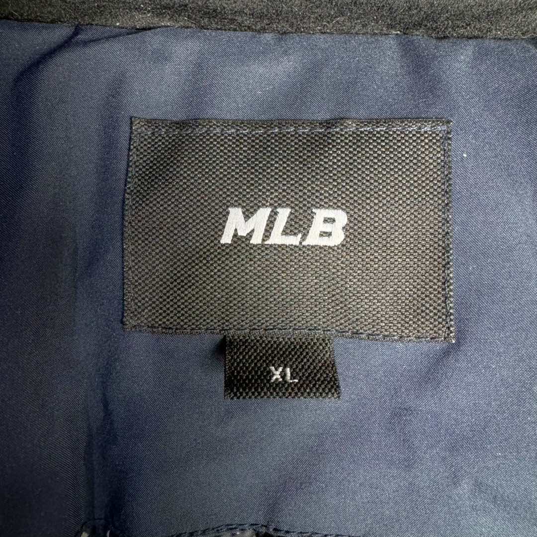 图片[15]-＃暖冬福利 MLB 基础徽标系列纽约洋基队字母Logo徽标嘻哈街头风毛领连帽羽绒服 2023S专柜同步发售MLB爆款（毛领可拆卸）现货重磅大牛货! 经典出韩国款，保暖性好，不挑身材， 胸前独有的刺绣技法呈现经典LOGO；胸前logo，足够重工刺绣是客供的，需要单独定制，然后一个一个刺绣在衣服上，非常厚实。360度都有立体饱满的感觉！！ 客供防水尼龙面料，增加耐磨程度，还有防水功能。遇到突发雨雪天气，也不用担心会淋湿包内物品，大大的一件超有安全感~ 这种穿着就是放心，可以随便折腾。保暖出众 并且设有防钻绒内衬 严密包裹羽绒，有效防止钻绒跑毛 此款采用进口面料、MLB是潮牌的不二选择，此款设计不失潮流还户外百搭。尺码：XS S M L XL XXL-选品中心