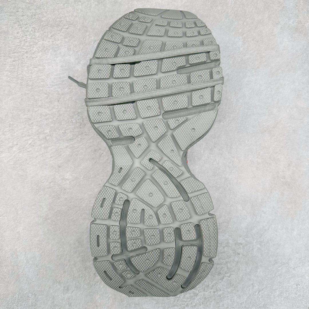 图片[9]-＃JC BALENCIAGA 3XL Sneakers 巴黎世家十代网布系带低帮走秀复古老爹鞋 全套原纸板楦头开发 最原汁原味的灵魂版型 全鞋荧光划线卡点 胶水把控整洁度追求极致完美 每一双都是工艺品 多重QC质检 超越公司货的品控标准 实实在在的免检产品 原盒原配 正确字体电绣 粗细、位置、大小正确 侧边TPU 透气孔匹配意产原版 正确分离大底 TPU软底 原版一致大底LOGO 立体感十足 原厂皮料水洗做旧 采购原厂网纱 不含皮革 网布材料和聚氨酯 磨损效果 鞋头边缘和后帮 Balenciaga 徽标 鞋面和后跟凸印尺码 鞋舌 3XL 橡胶品牌标识和反光细节 鞋帮拉袢和鞋舌拉祥 配反光细节 备用鞋带在鞋履前侧 可在穿着前取下 便于不同造型搭配 正常尺码 尺码：35 36 37 38 39 40 41 42 43 44 45 46-选品中心