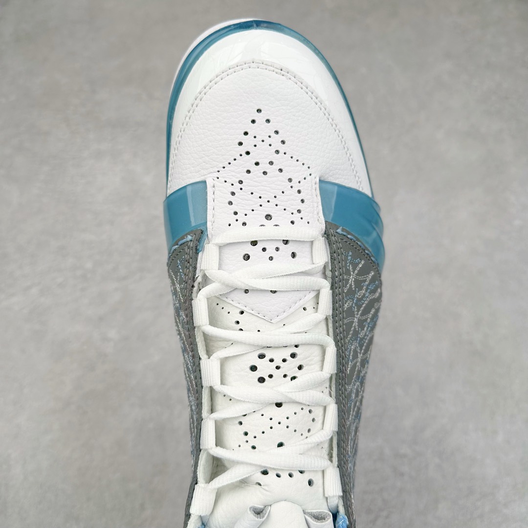 图片[4]-Air Jordan XX3 OG 迈克尔·乔丹高帮复古休闲文化运动篮球鞋 318376-151 原楦开发版型 采用厚实荔枝纹仿牛皮组合牛剖革鞋面材质 中底搭载仿塑纤中板缓震 缜密中底拉帮工艺 搭载一次压模成形 Phylon中底 外置高性能环抱式TPU组合防滑耐磨橡胶大底 AJ23在诞生以前被称为AJ系列最后一代以数字命名的球鞋 所以在设计上格外用心 体现出绅士的儒雅风格 鞋舌上带有雕花细节设计 大面积TPU稳定托盘 鞋面缝有三维走线 鞋头有MJ本人签名印字 Phylon中底 全掌Zoom Air缓震科技 外底纹路为MJ本人放大的指纹 尺码：40 40.5 41 42 42.5 43 44 44.5 45 46 47.5-选品中心