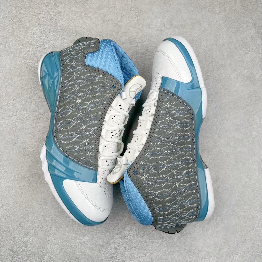 图片[3]-Air Jordan XX3 OG 迈克尔·乔丹高帮复古休闲文化运动篮球鞋 318376-151 原楦开发版型 采用厚实荔枝纹仿牛皮组合牛剖革鞋面材质 中底搭载仿塑纤中板缓震 缜密中底拉帮工艺 搭载一次压模成形 Phylon中底 外置高性能环抱式TPU组合防滑耐磨橡胶大底 AJ23在诞生以前被称为AJ系列最后一代以数字命名的球鞋 所以在设计上格外用心 体现出绅士的儒雅风格 鞋舌上带有雕花细节设计 大面积TPU稳定托盘 鞋面缝有三维走线 鞋头有MJ本人签名印字 Phylon中底 全掌Zoom Air缓震科技 外底纹路为MJ本人放大的指纹 尺码：40 40.5 41 42 42.5 43 44 44.5 45 46 47.5-选品中心